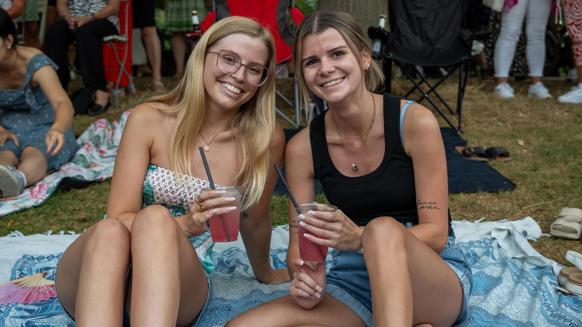 DJ Dollar Bill bei den Sommerserenaden im Max-Reger-Park in Weiden 2026. (Bild: Marina Gube)