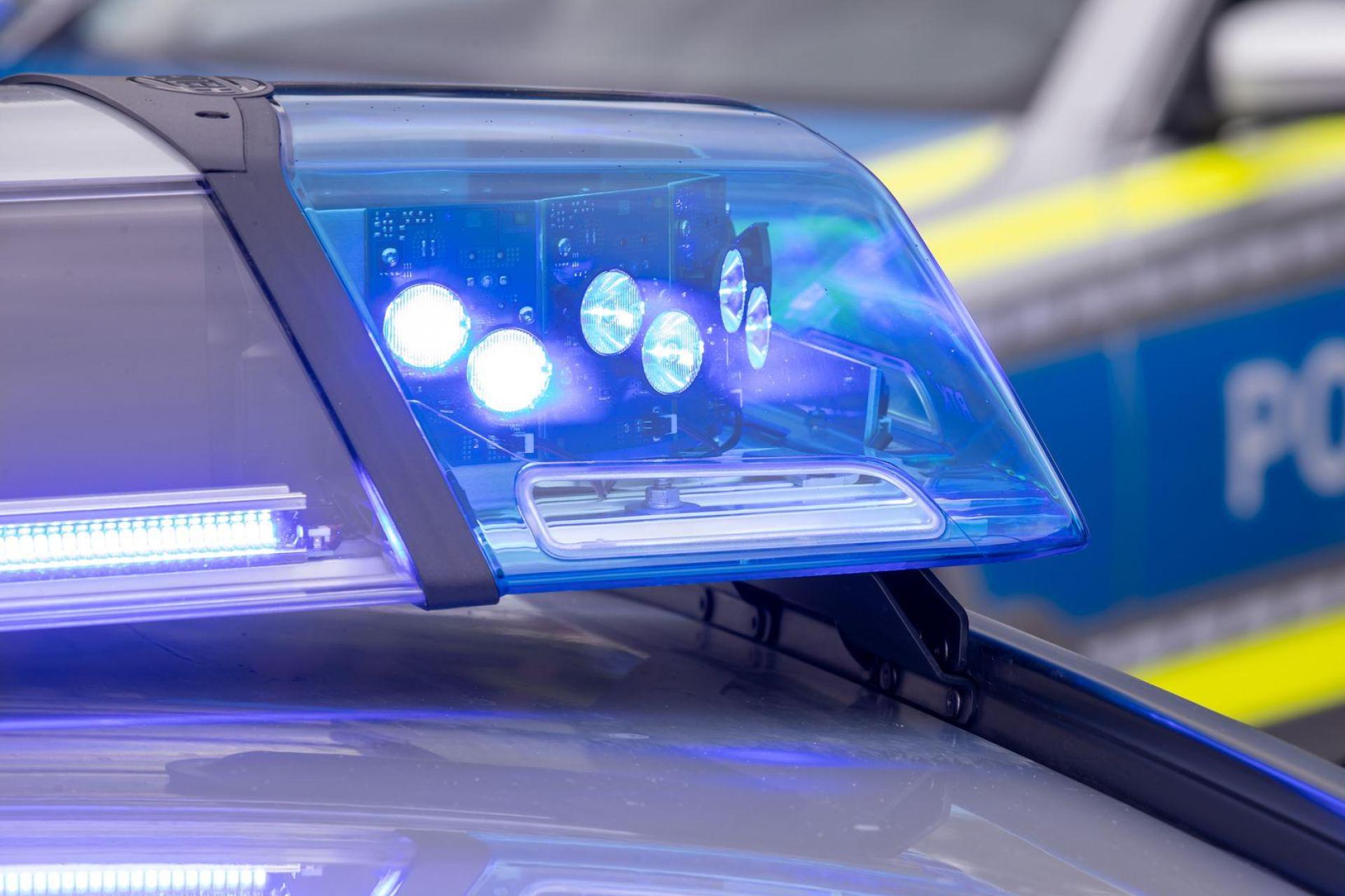 Pressebericht der Grenzpolizeiinspektion Waidhaus: Haftbefehl auf A 6 bei Pleystein vollstreckt (Symbolbild: Daniel Karmann/dpa)