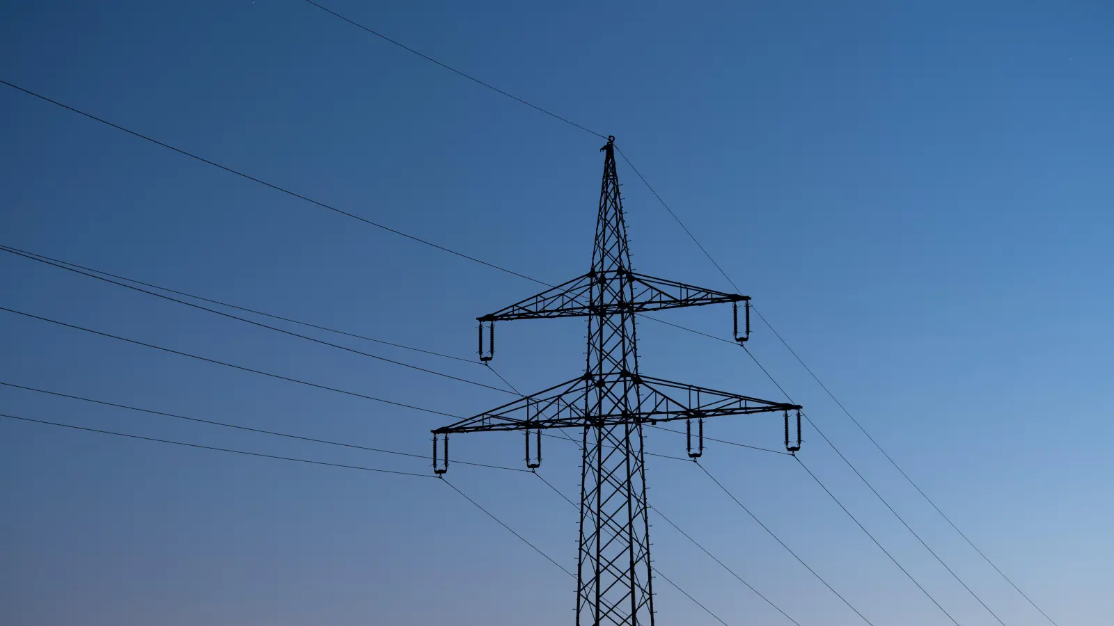Im Raum Windischeschenbach ist am Montagmorgen, 7. September, für gut eine viertel Stunde lang der Strom ausgefallen. 9000 Kunden des Verteilnetzbetreibers Bayernwerk Netz GmbH waren betroffen. (Symbolbild: Silas Stein)