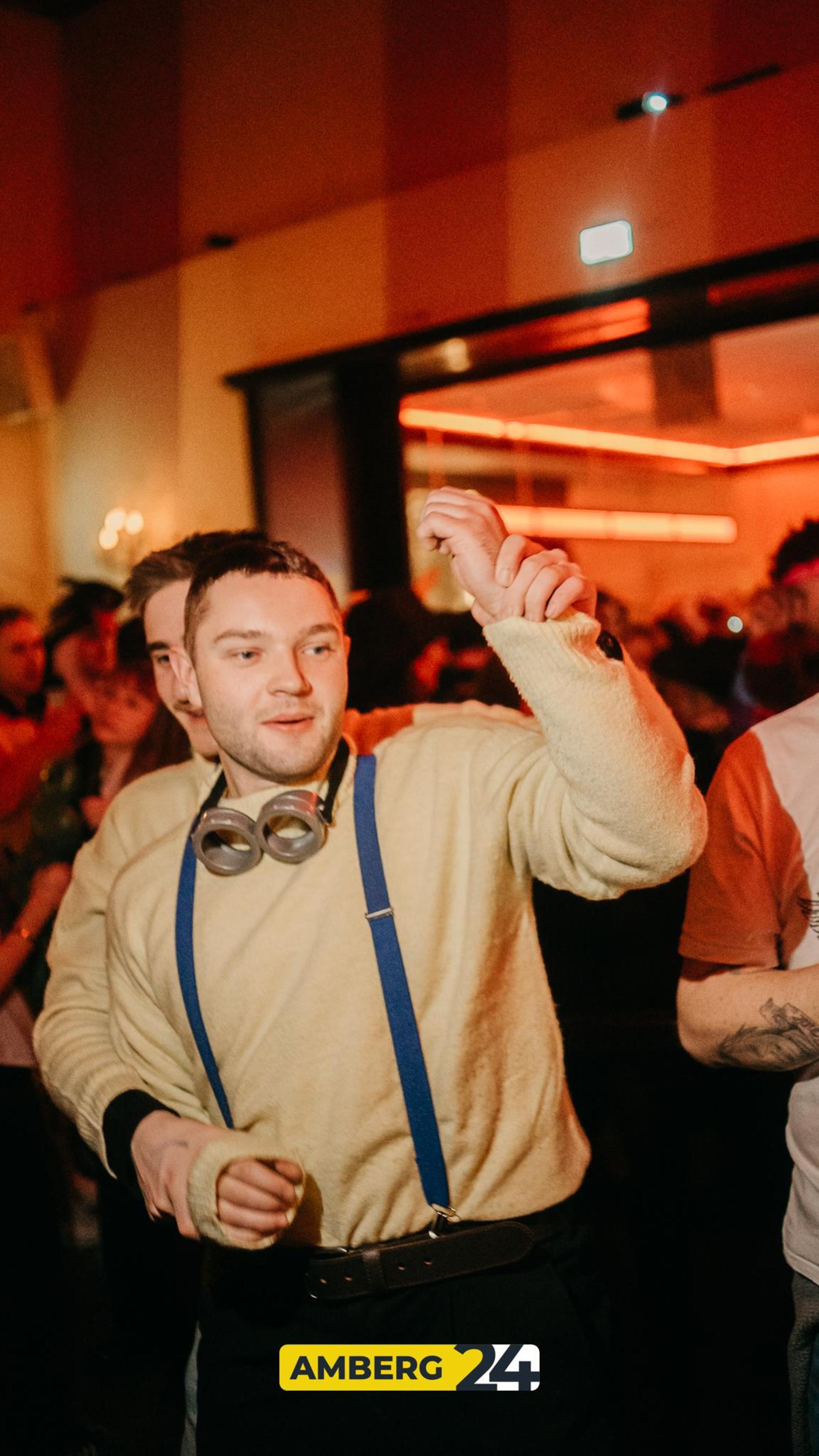 Hexen und Narren waren am Donnerstag auch im Casino unterwegs. (Bild: Mario Donhauser)