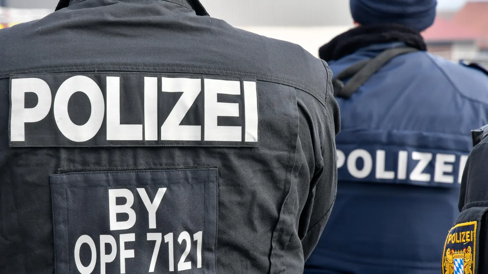 Ein Ehepaar in Sulzbach-Rosenberg muss mit strafrechtlichen Konsequenzen rechnen, nachdem die Frau ohne Führerschein Fahrstunden nahm. (Symbolbild: Petra Hartl)