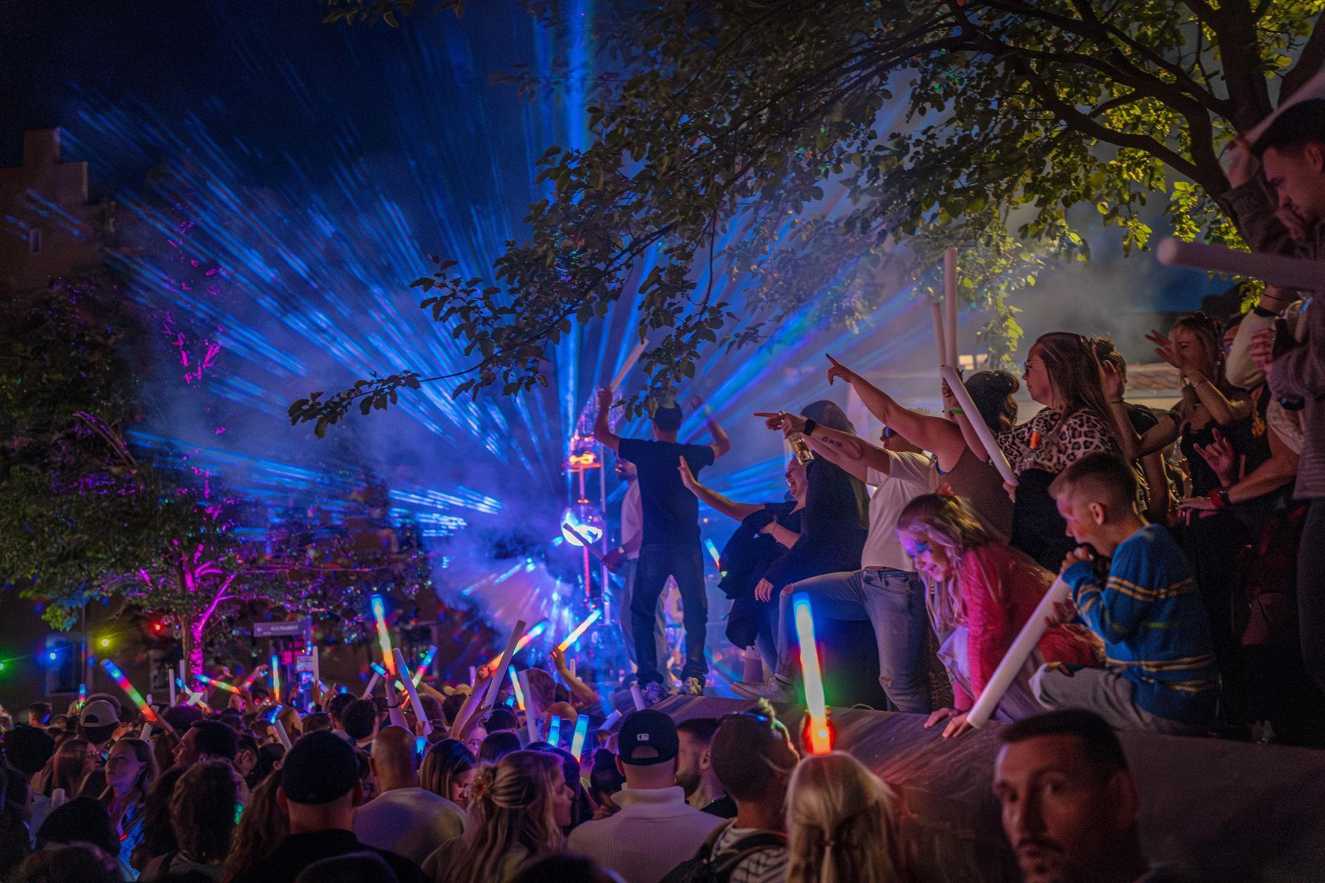 Amberg feiert Altstadtfest und macht die Nacht zum Tag. (Bild: Michael Golinski)
