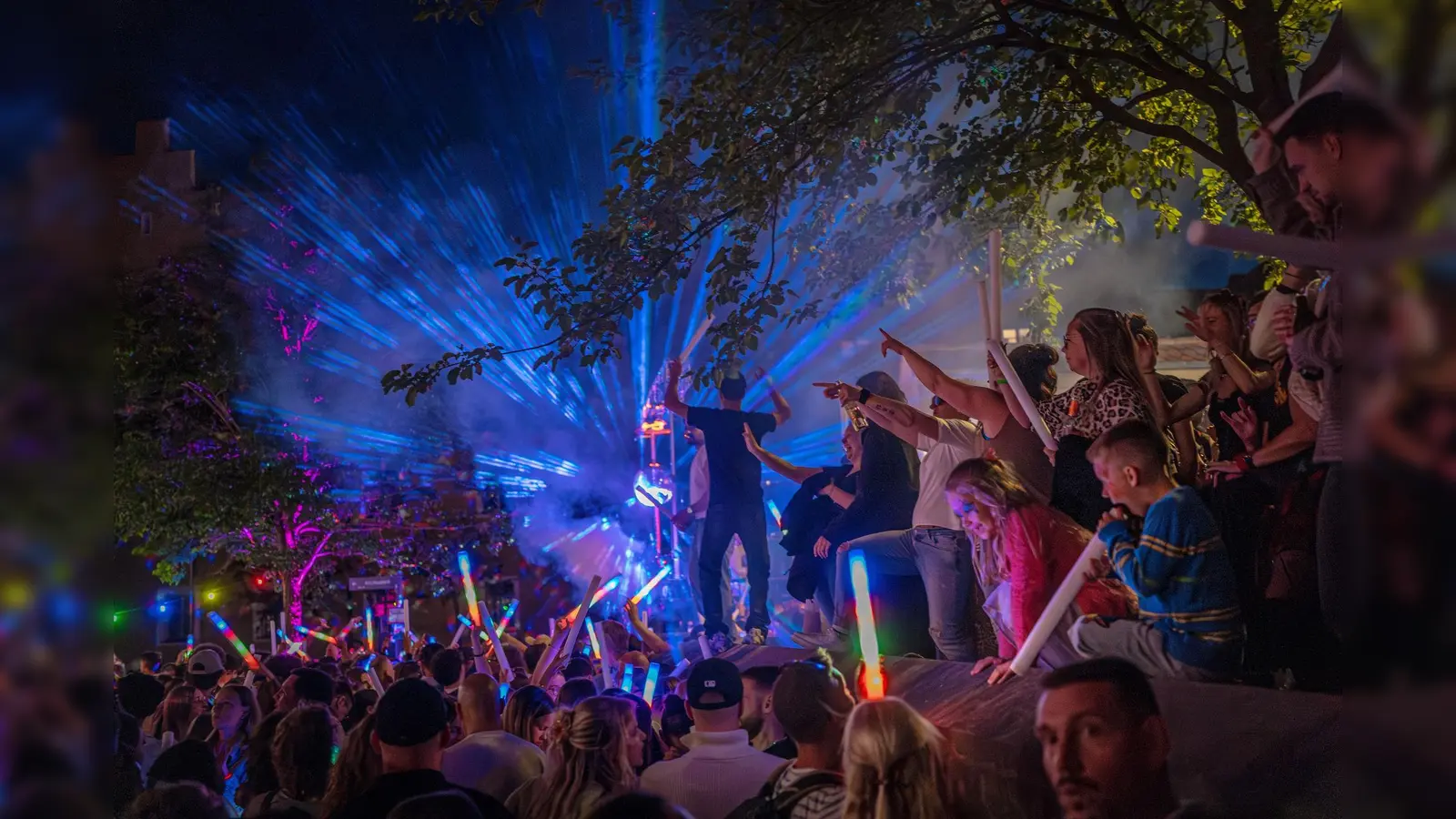 Amberg feiert Altstadtfest und macht die Nacht zum Tag. (Bild: Michael Golinski)