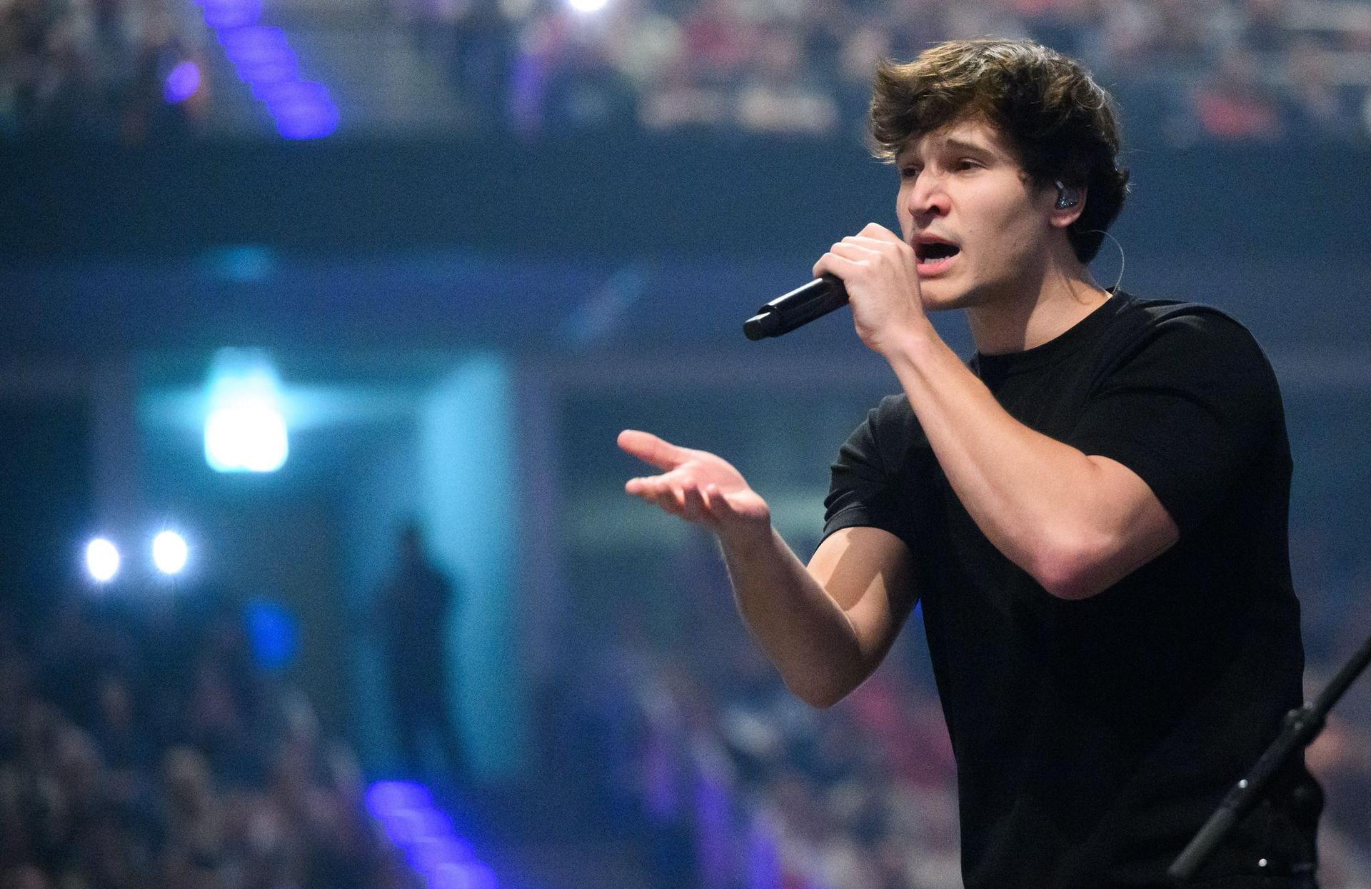 Unter anderem Wincent Weiss tritt im Juli am Jahnstadion auf. (Archivbild: Julian Stratenschulte/dpa)