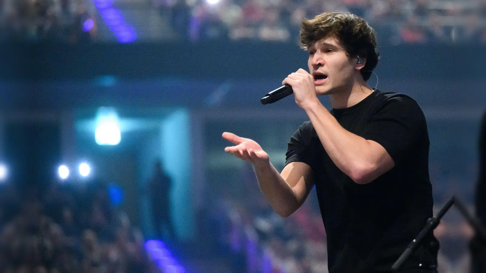 Unter anderem Wincent Weiss tritt im Juli am Jahnstadion auf. (Archivbild: Julian Stratenschulte/dpa)