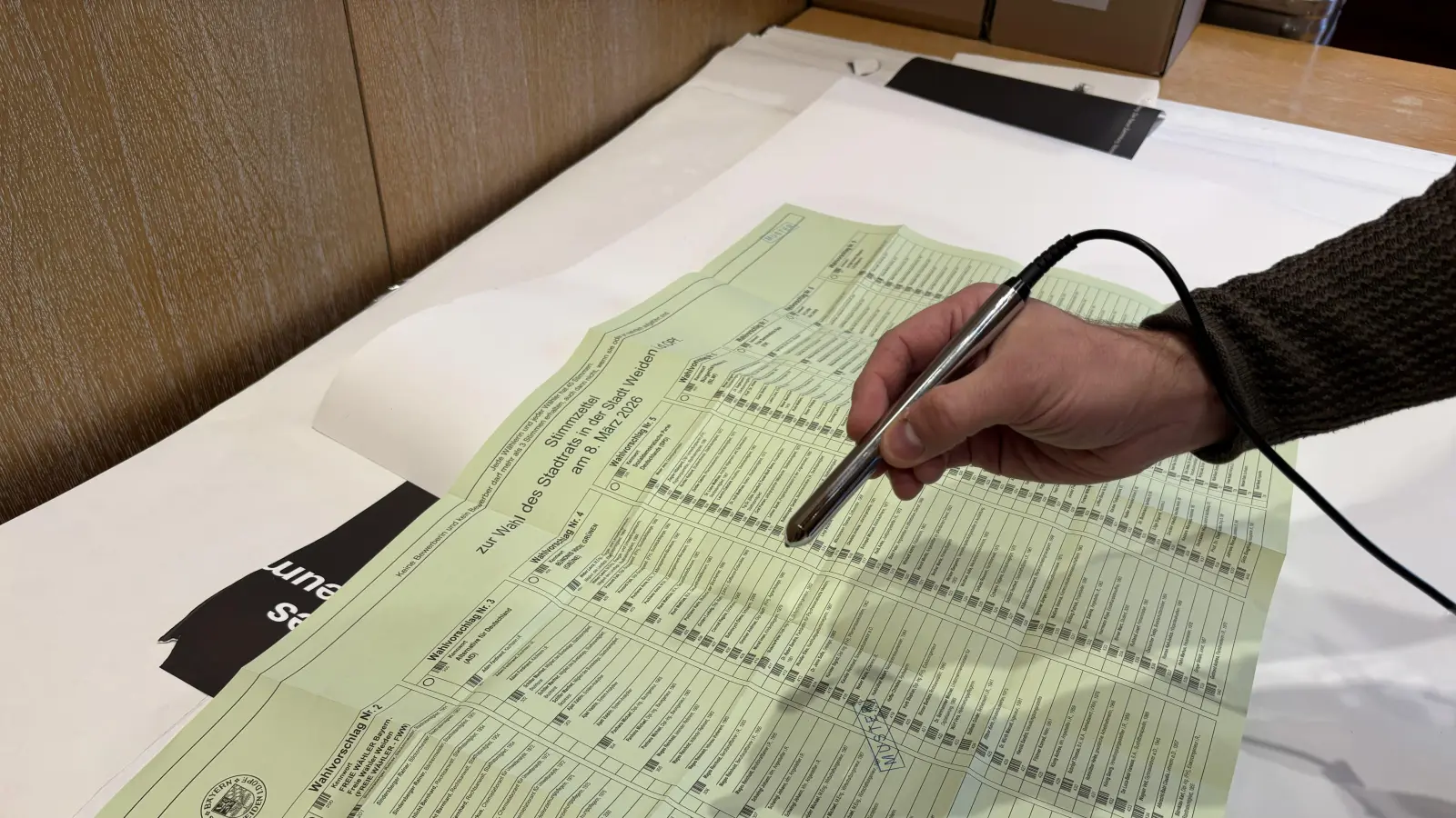 Für die Stadtratswahl in Weiden wurden fehlerhafte Stimmzettel entdeckt. (Bild: mcl)