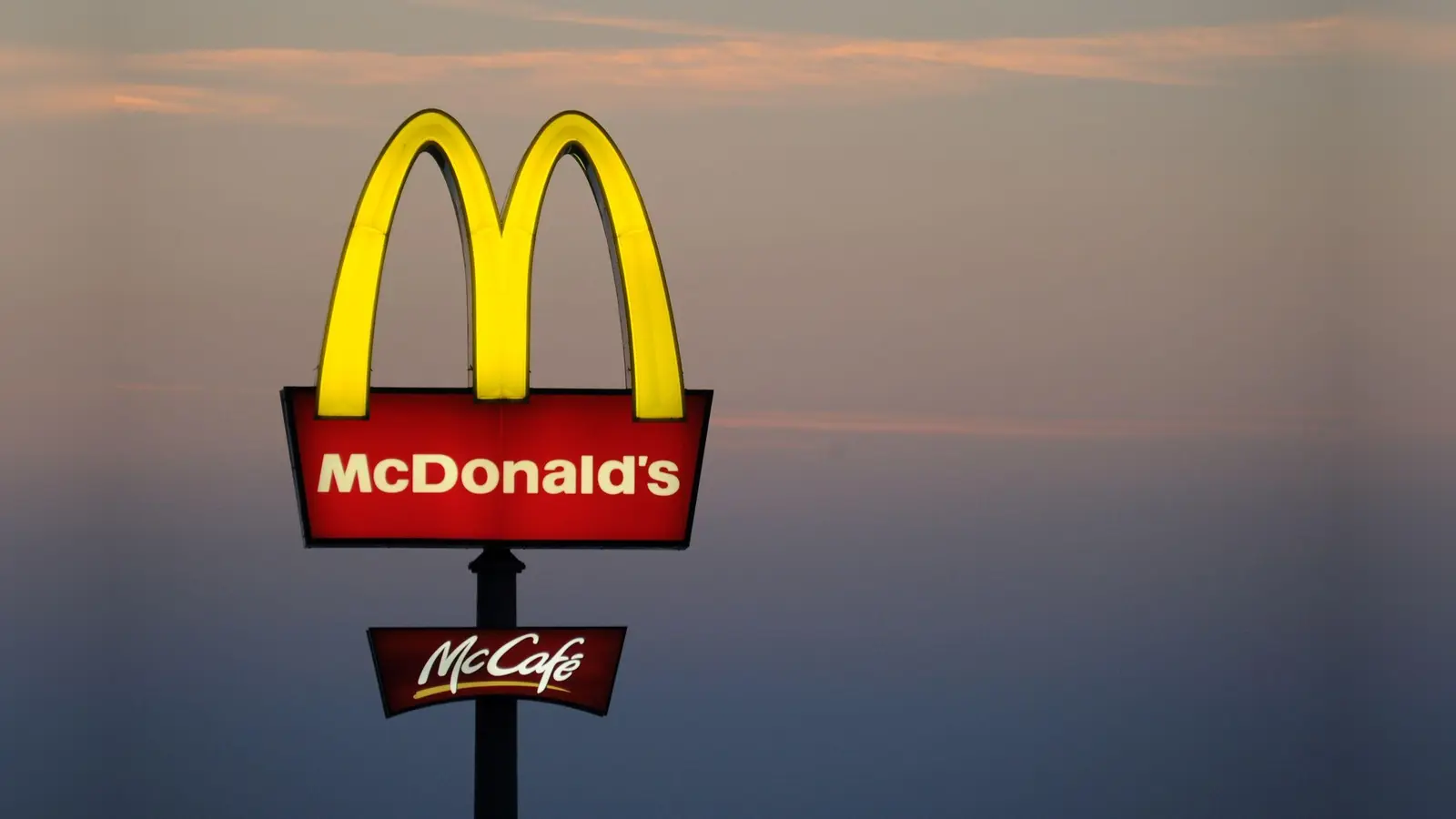 In Altenstadt/WN soll am Standort „Am Laintrad“ eine neue McDonald's-Filiale entstehen. (Symbolbild: Tobias Hase/dpa)