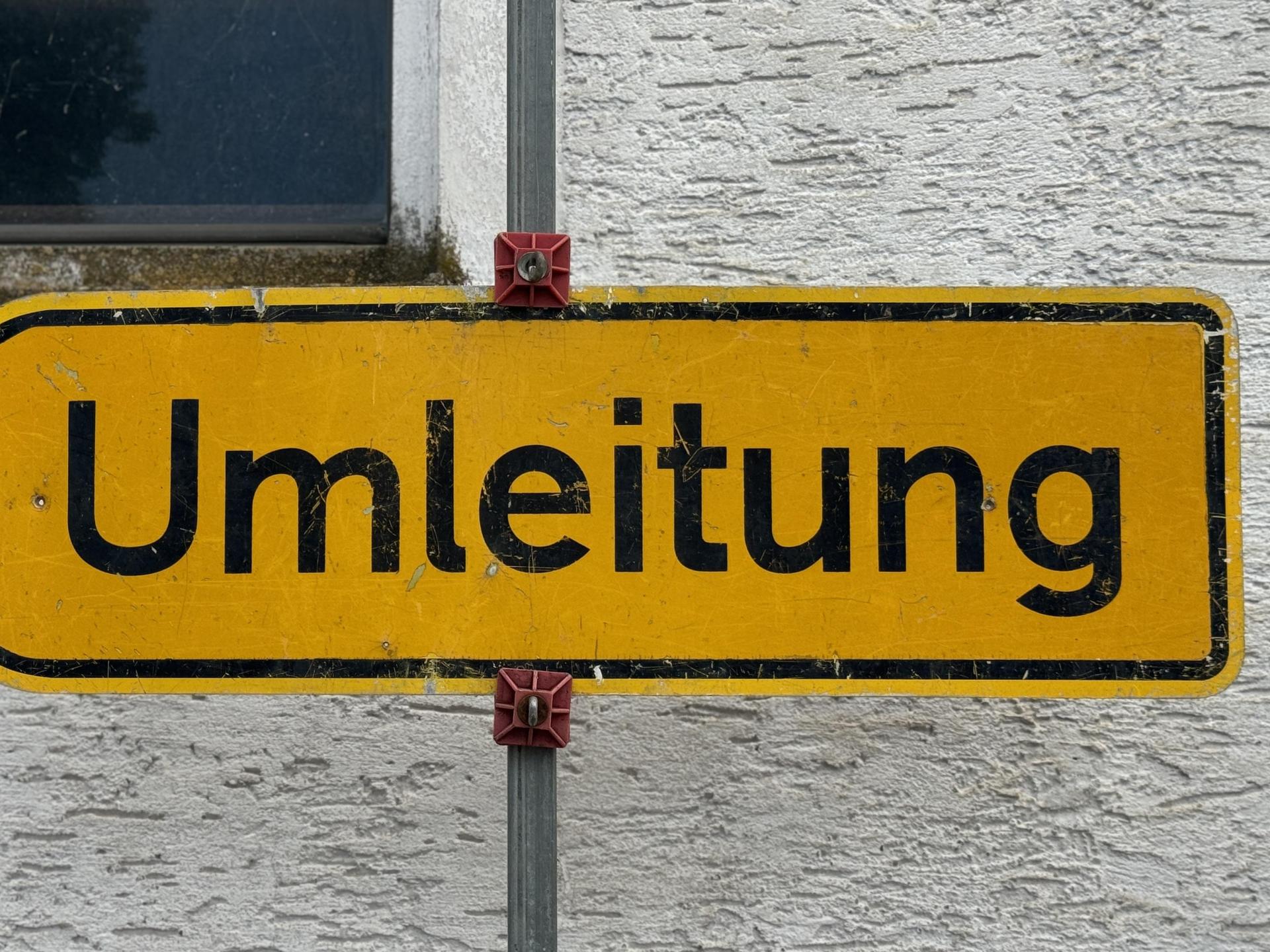 Wegen Kabelverlegearbeiten wird der Grüne Weg in Sulzbach-Rosenberg vom 9. bis 28. März 2026 gesperrt. Eine Umleitung ist eingerichtet. (Symbolbild: Heike Unger)