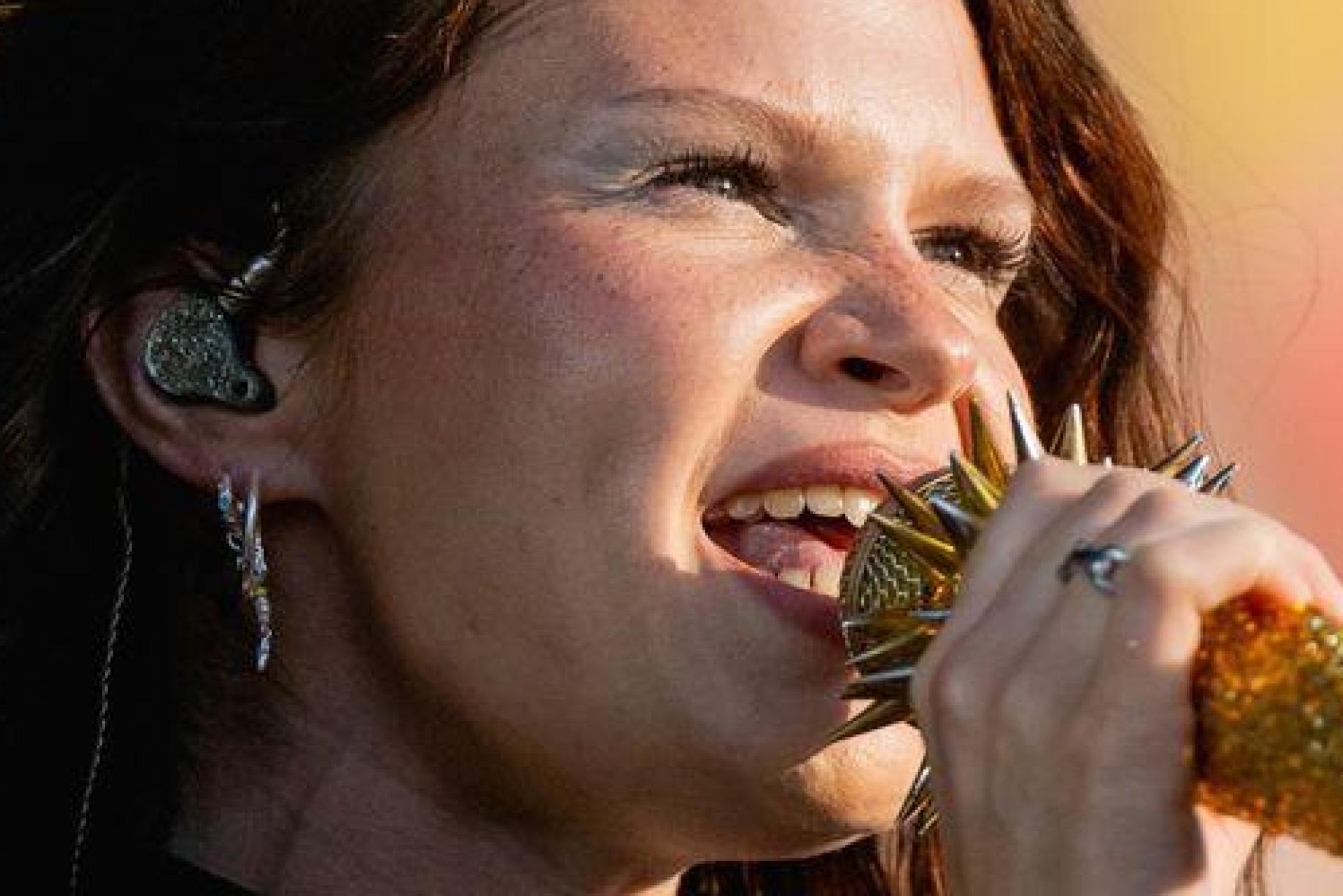 Rapperin Ikkimel hat einen neuen Song veröffentlicht. (Archivbild: Jacob Schröter/dpa)