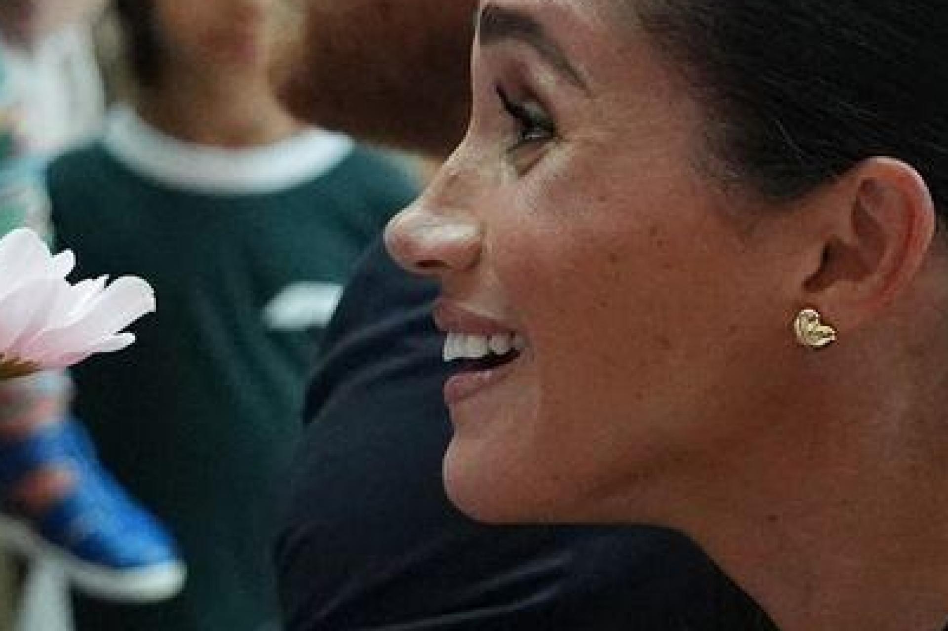 Meghan und Harry besuchten Patienten einer Kinderklinik und deren Angehörige. (Bild: Jonathan Brady/PA Wire Pool/dpa)