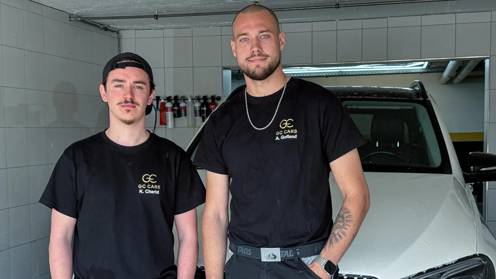 Artur Golland (rechts) und Karim Cherid (links) aus Amberg, haben die GC-Cars GbR gegründet. (Bild: Stephan Huber)