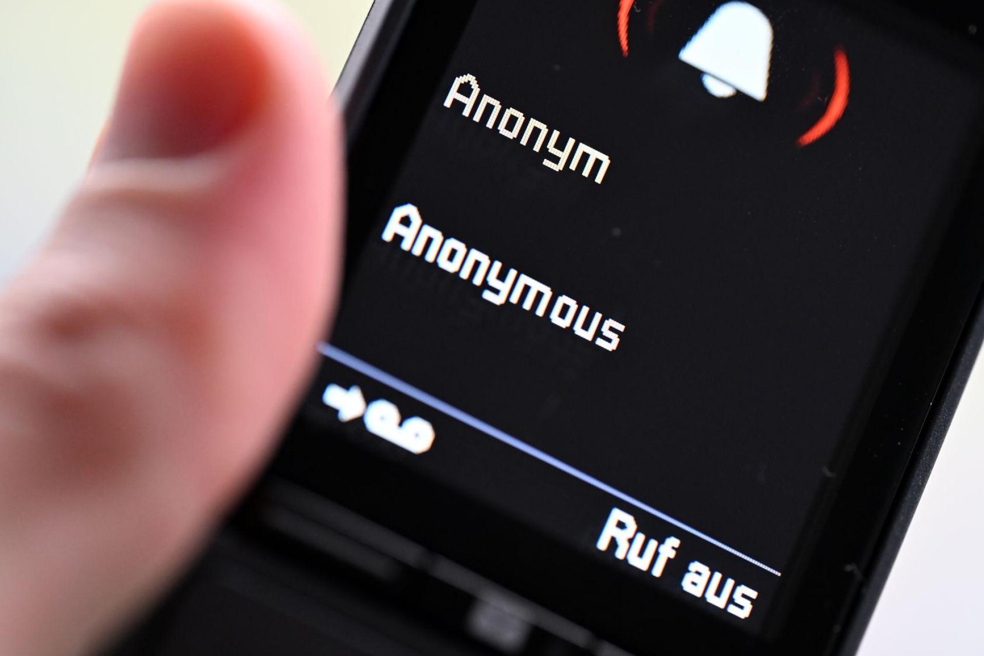 In Weiden und Amberg wurden zwei Senioren Opfer der „Russischen Callcenter“-Betrugsmasche. Ein Verdächtiger wurde festgenommen. (Symbolbild: Wolf von Dewitz/dpa-Zentralbild/dpa-tmn)