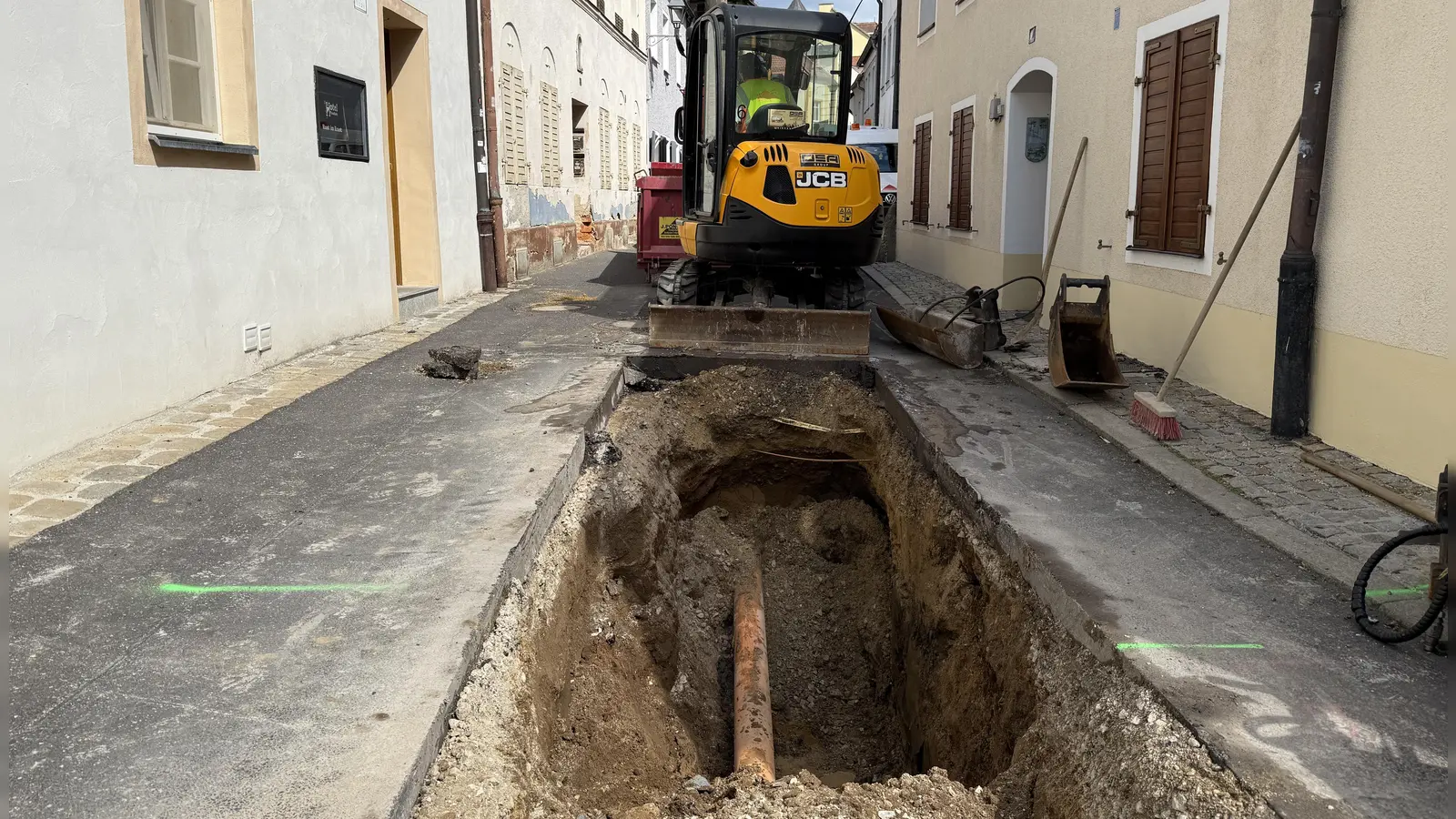 Nach einem Wasserrohrbruch in der Fronfestgasse ist eine Vollsperrung in der Innenstadt nötig.  (Bild: Hohlheimer)
