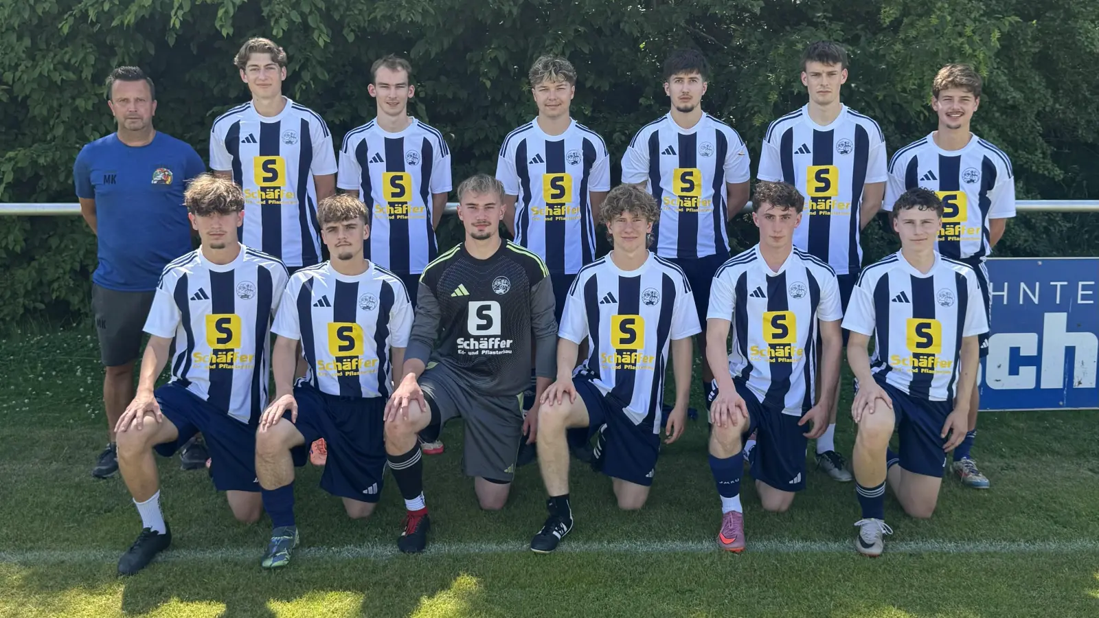 Insgesamt zwölf neue Spieler verstärken den Kader des SV Raigering für die Bezirksliga-Saison 2025/26 – darunter sechs externe Neuzugänge und sechs Talente aus der eigenen U19. (Bild: SV Raigering)