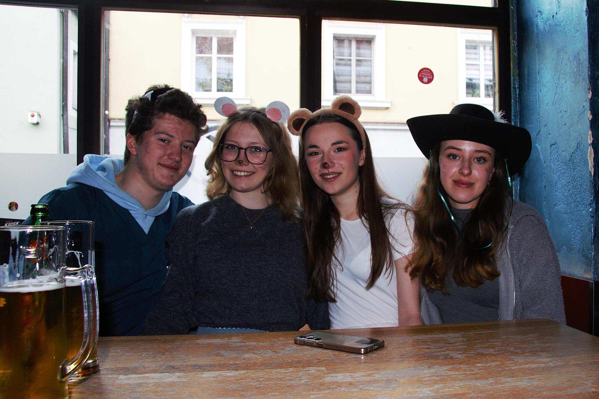 Das blaue Haus erfreute sich auch am Rosenmontag vieler vernarrter Besucher. (Bild: Marlin Nixdorf)