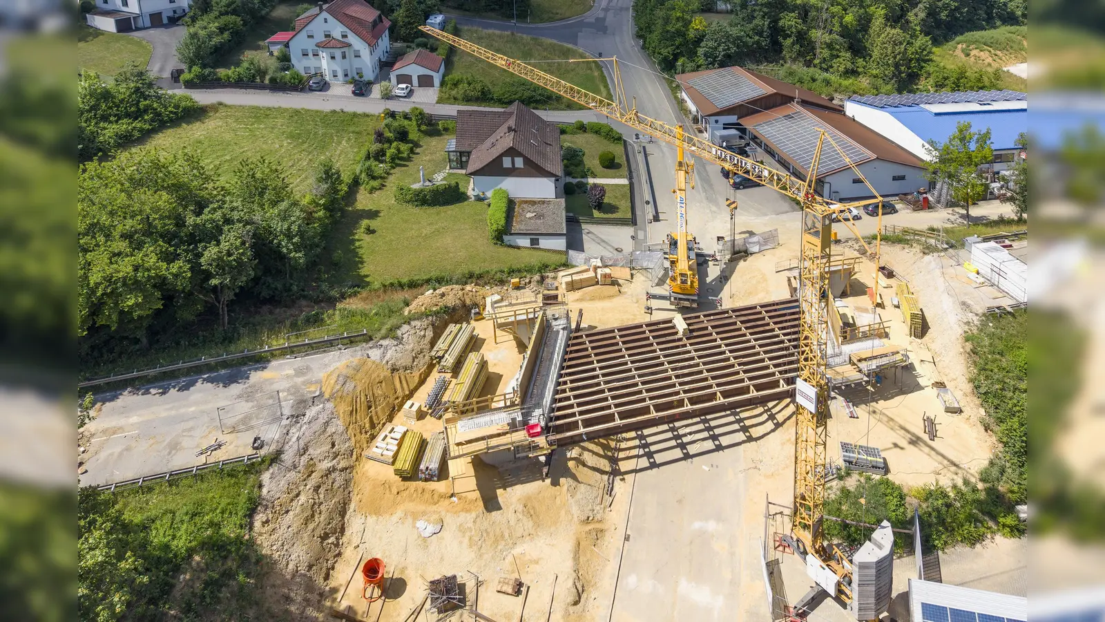 Mittlerweile sind die Widerlager an der Dieselstraßen-Brücke fertiggestellt. (Bild: Thilo Hierstetter)
