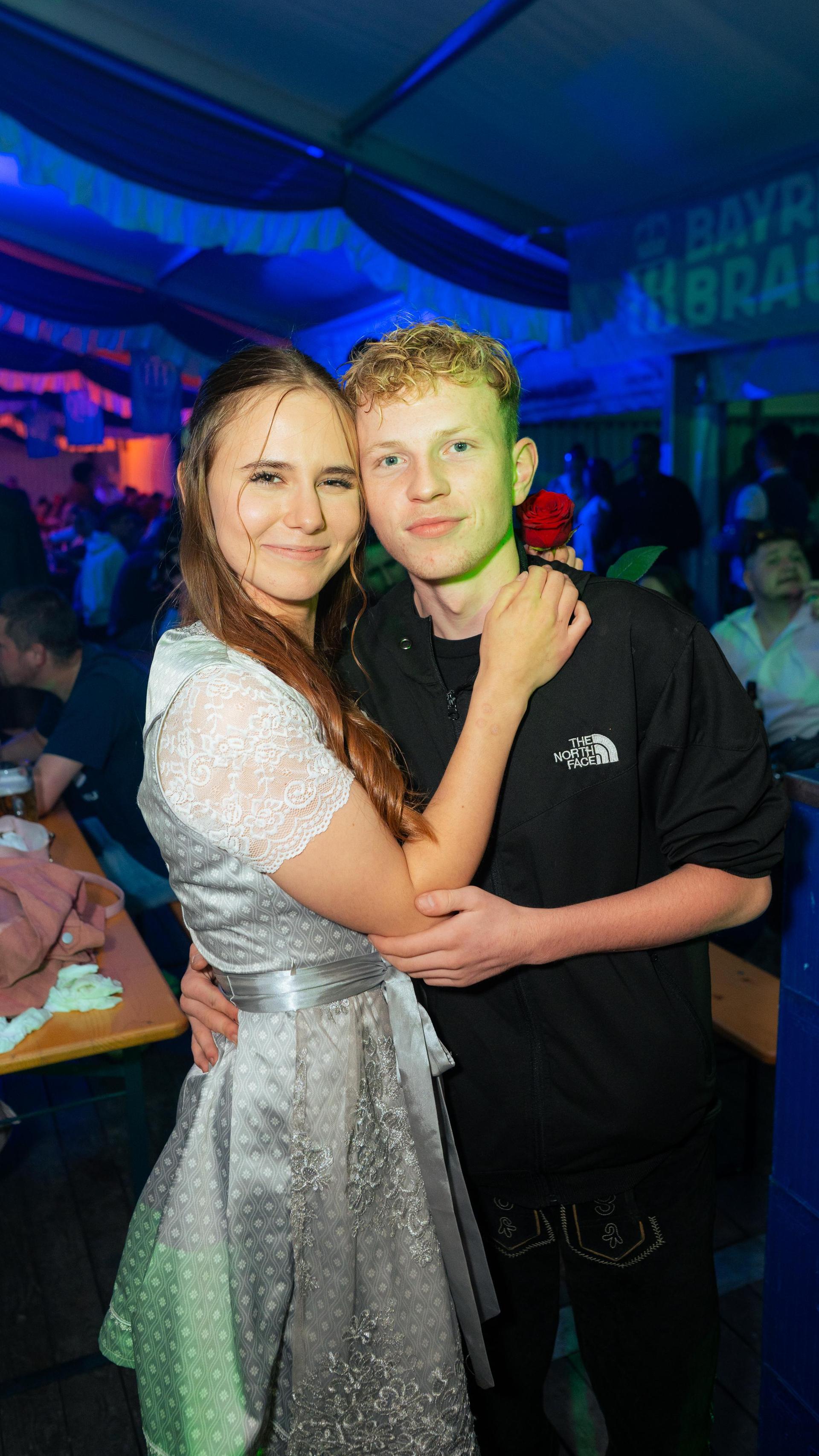 Samstagabend am Weidner Volksfest. (Bild: Hannes Stock)