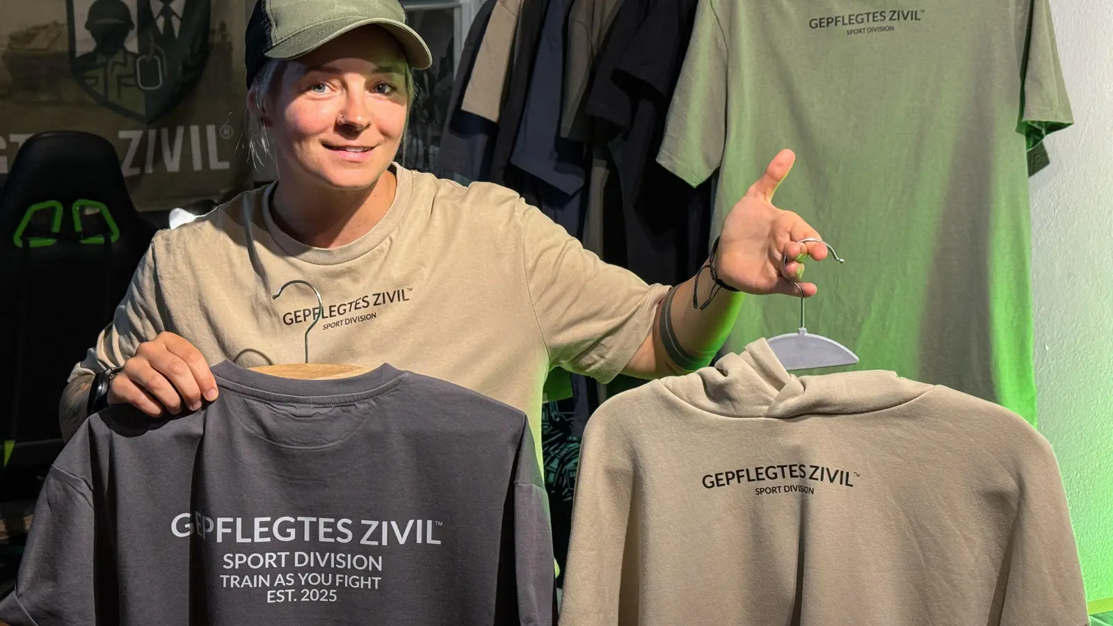 Katharina Fleischmann aus Hirschau ist Soldatin und machte aus dem Bundeswehr-Begriff „Gepflegtes Zivil“ eine Modemarke. (Bild: Petra Hartl)
