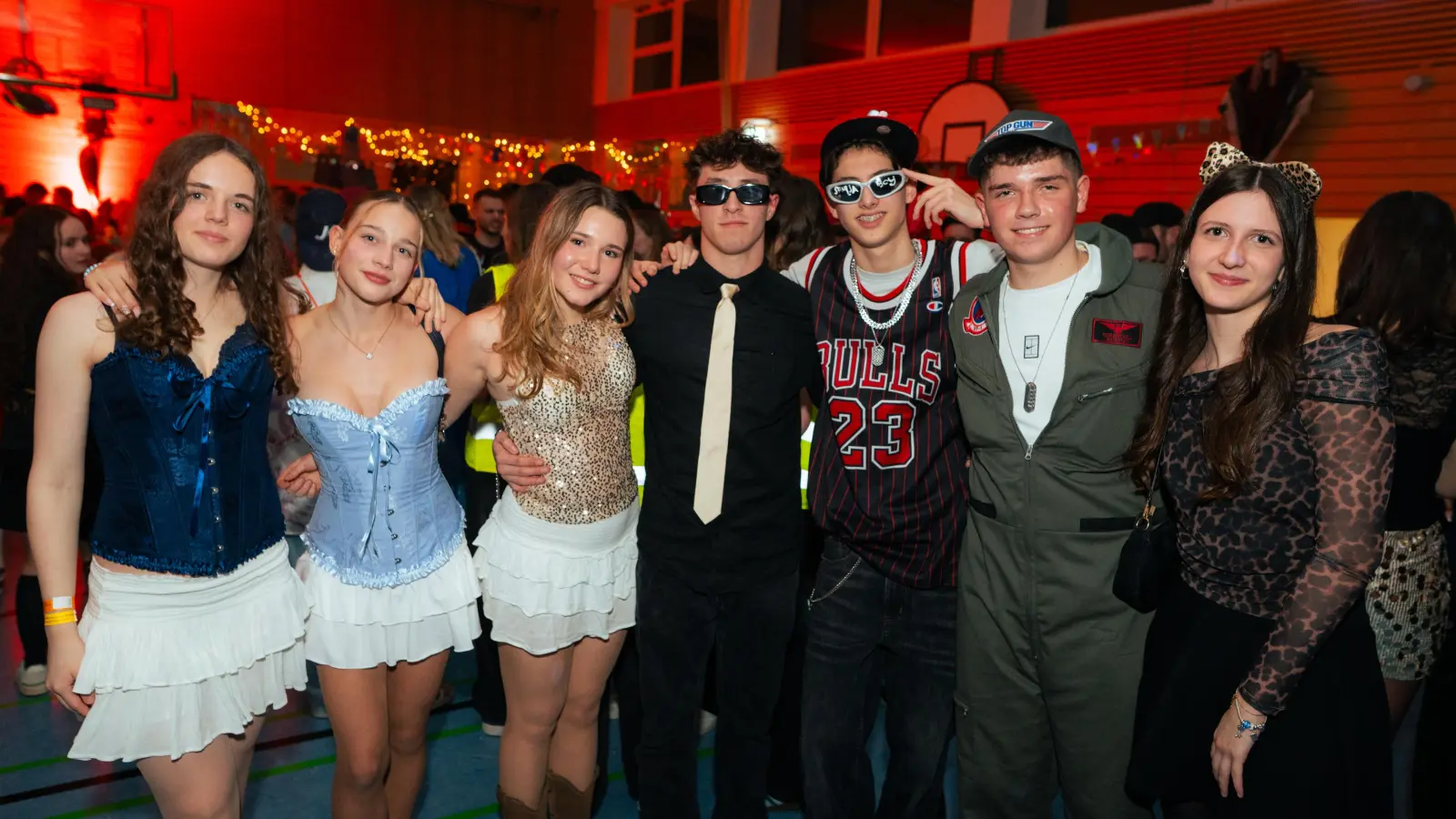 Beim Faschingsball des FC Luhe gings mit Vollgas weiter im Faschingstreiben.  (Bild: Hannes Stock)