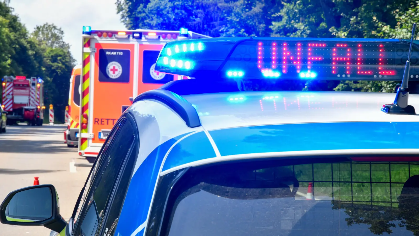 Ein Lkw ist in Poppenricht auf einen stehenden Pkw aufgefahren. (Symbolbild: Petra Hartl)