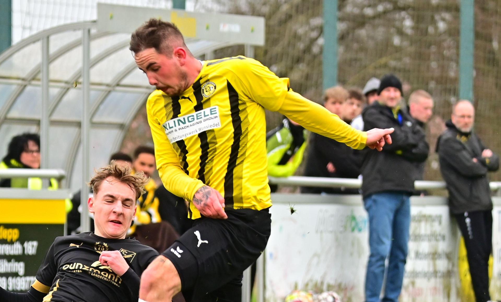 Daniel Tesar (vorne) wechselt vom SV Poppenreuth zur SpVgg Trabitz. (Bild: tsc)
