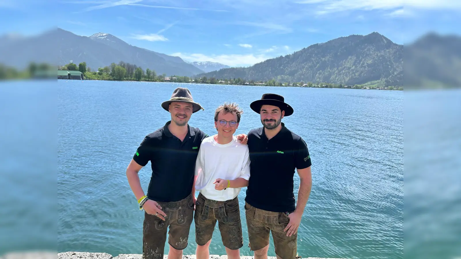 Dreifaltig fetzig: Lukas Spiesl (der mit „i”), Lukas Gimpl (der mit „e”) und Felix Göldner (von links) am Tegernsee. (Bild: HKV Köfering)