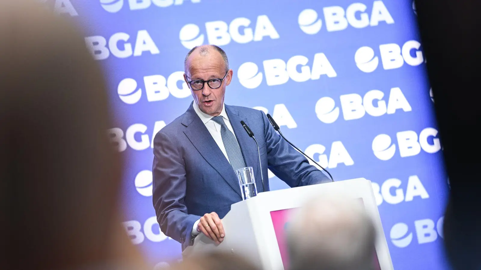 Bundeskanzler Friedrich Merz kündigt Entlastungen für Autofahrer an. (Bild: Britta Pedersen/dpa)