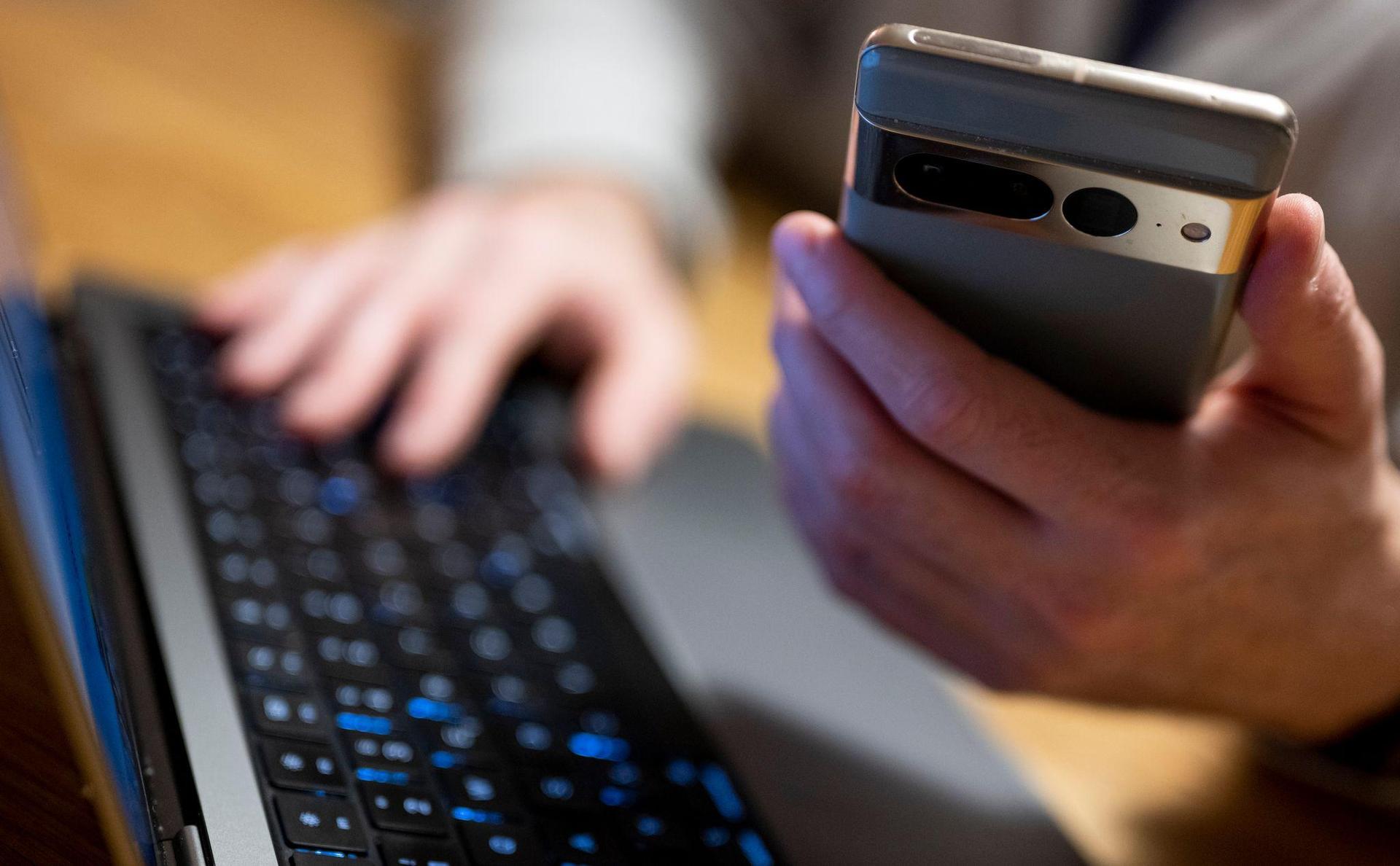 Ein 66-jähriger Mann aus Kastl ist Opfer eines Krypto-Diebstahls geworden. (Symbolbild: Monika Skolimowska/dpa)