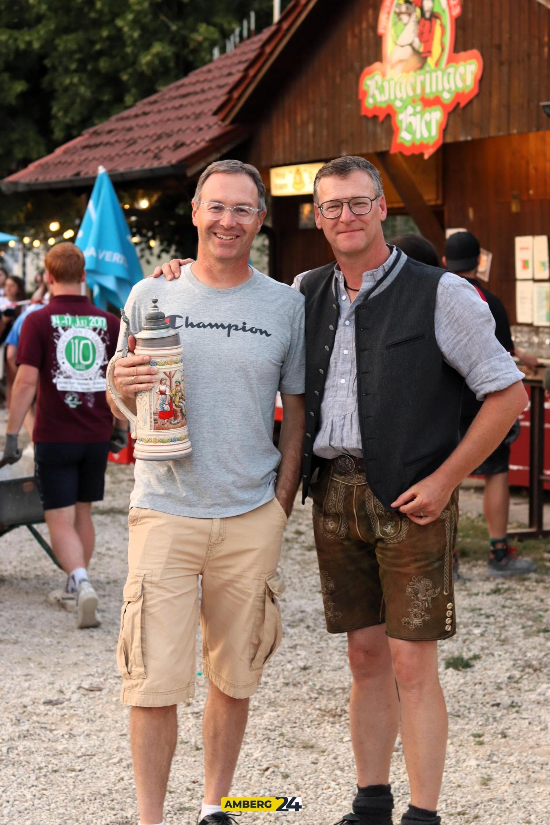 Bei der Kirwa in Raigering gabs gute Laune und bestes Wetter. (Bild: Judith Balleisen)