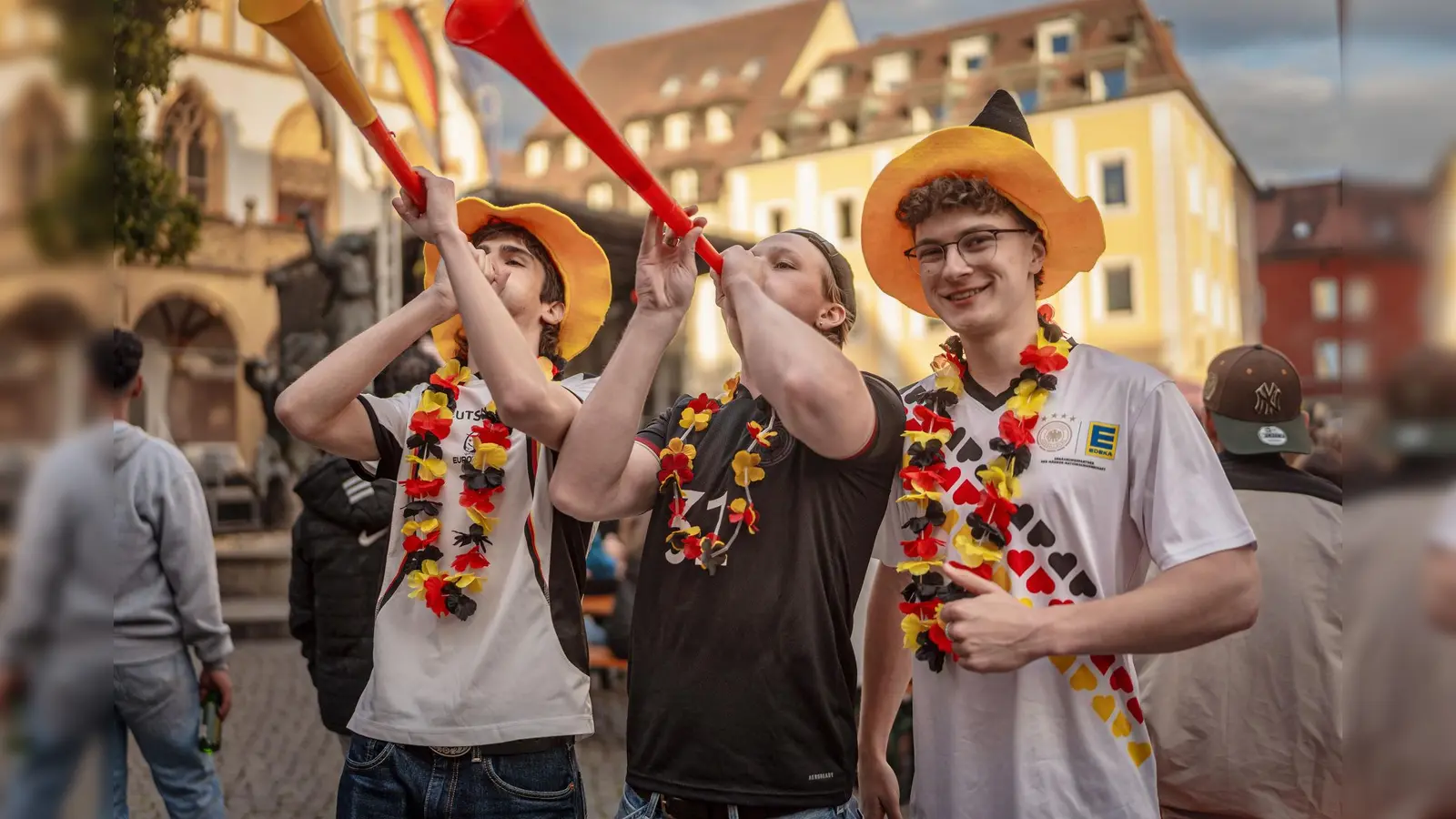 Amberg feiert Altstadtfest - inklusive Public Viewing zur Fußball-WM.  (Bild: Michael Golinski)