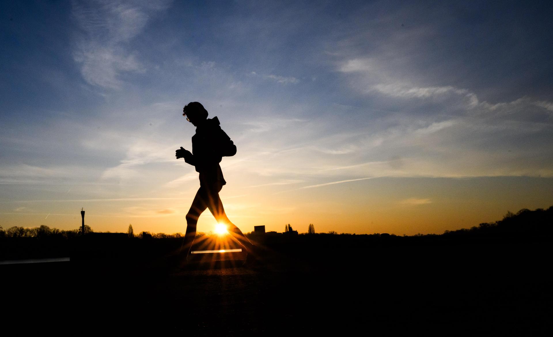 Die Polizei in Forchheim hat einen 18-Jährigen gefasst, der illegal Frauen beim Joggen gefilmt haben soll.  (Symbolbild: Julian Stratenschulte)