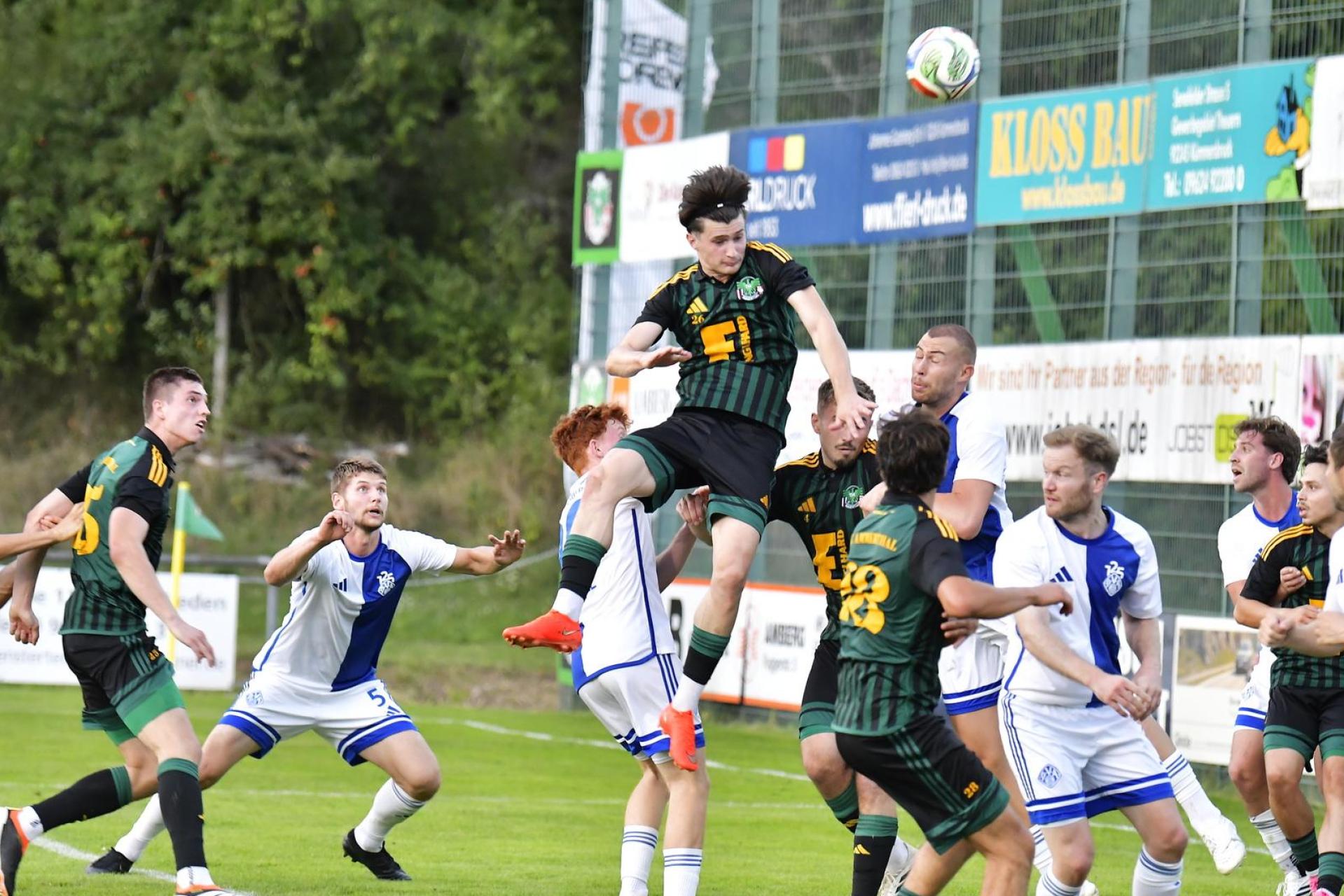 Volodymyr Kharabara von der DJK Ammerthal springt hier nach einer Ecke im Aschaffenburger Strafraum am höchsten, kann jedoch den Ball im Tor nicht unterbringen.  (Bild: Hubert Ziegler)