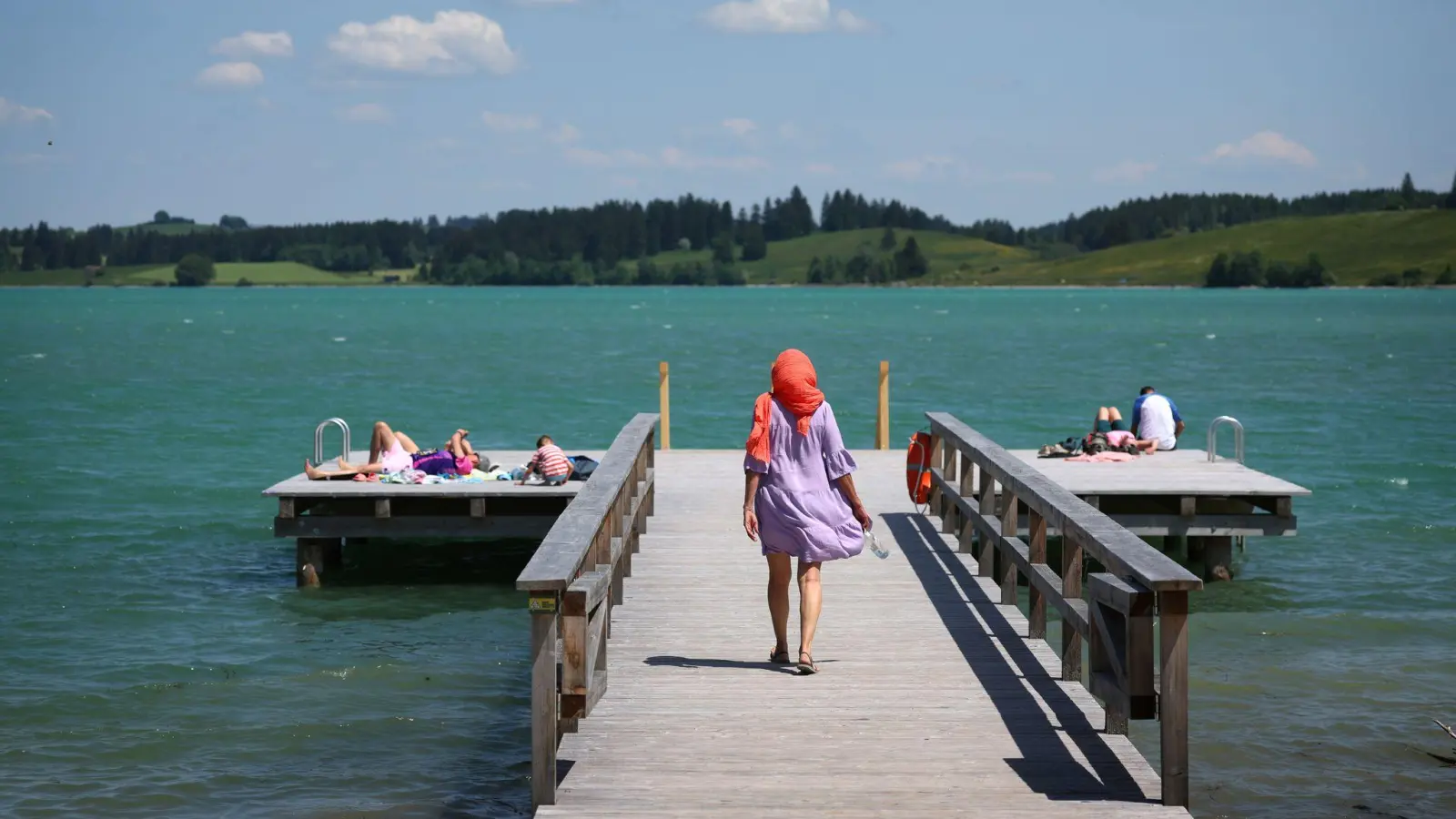 In Bayern gibt es 375 EU-Badestellen, die in der Badesaison regelmäßig untersucht werden. (Archivbild) (Bild: Karl-Josef Hildenbrand/dpa)