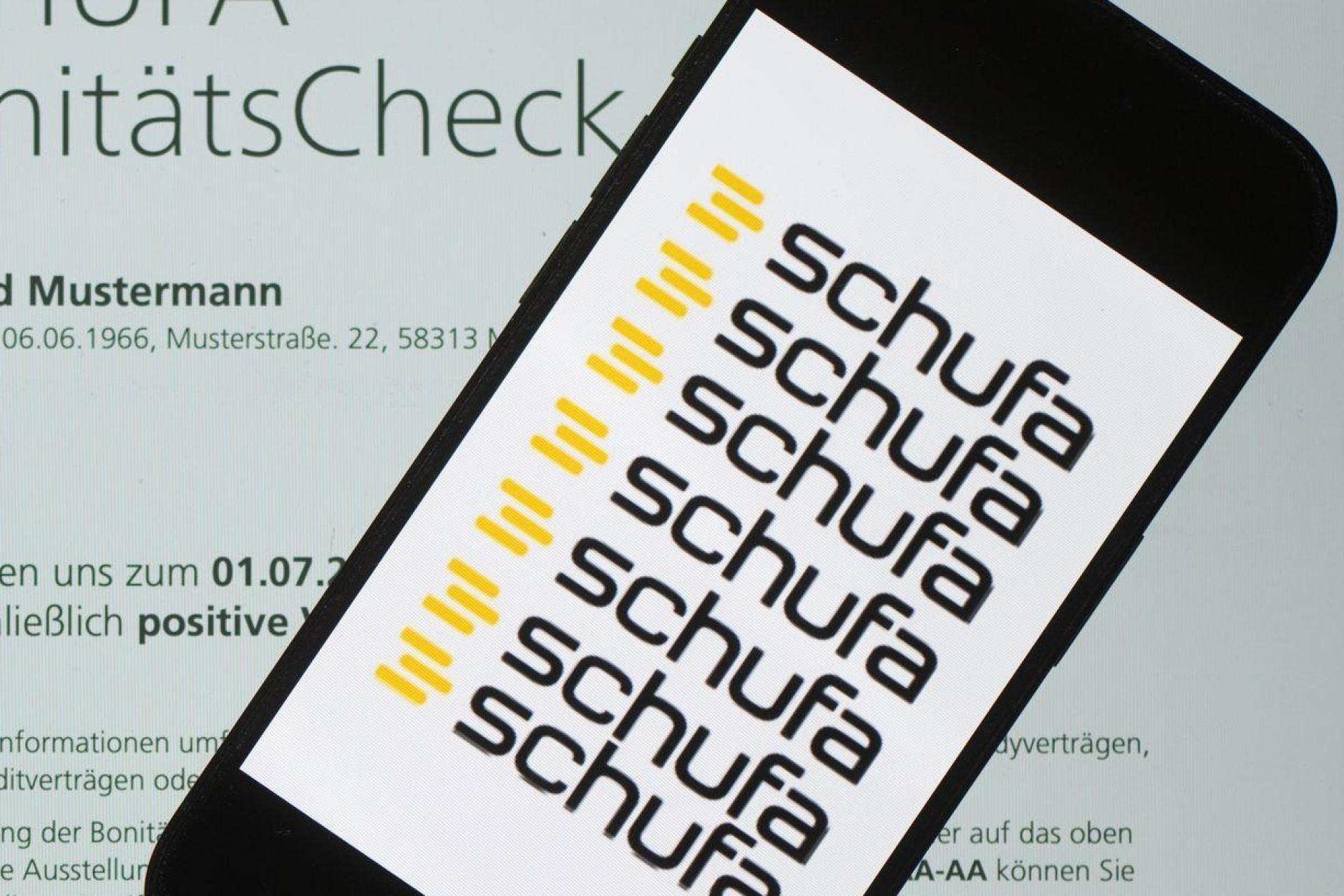 Wer einen Kredit braucht, kommt an der Schufa in der Regel nicht vorbei. Ein neues Verfahren verspricht Verbrauchern „völlige Transparenz“. (Symbolbild) (Bild: Sebastian Kahnert/dpa)