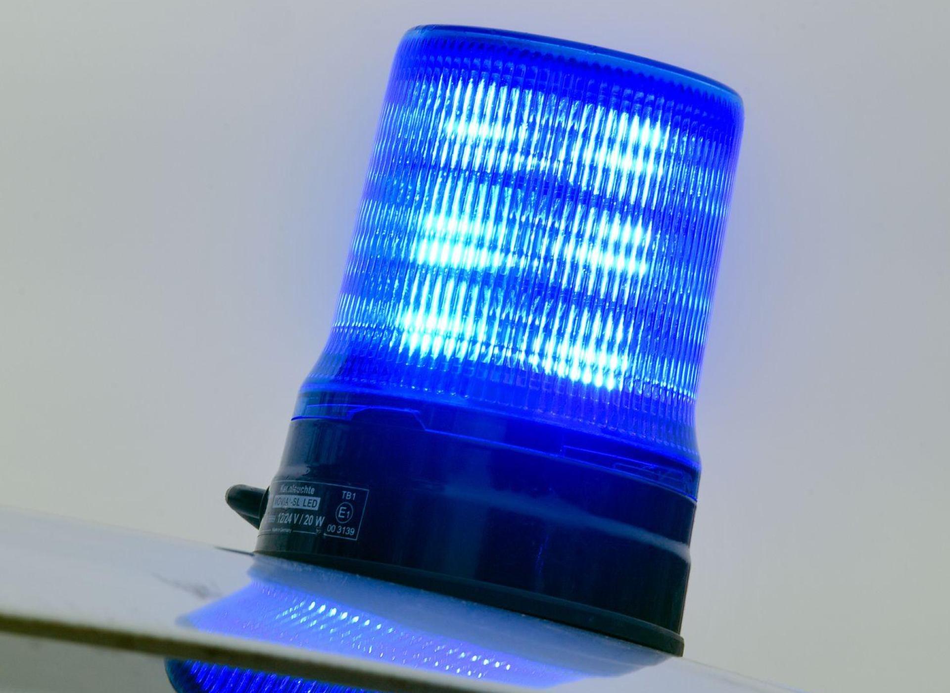 Die Beamten überwältigten den Jugendlichen in der Wohnung. (Symbolbild: Patrick Pleul/dpa-Zentralbild/dpa)