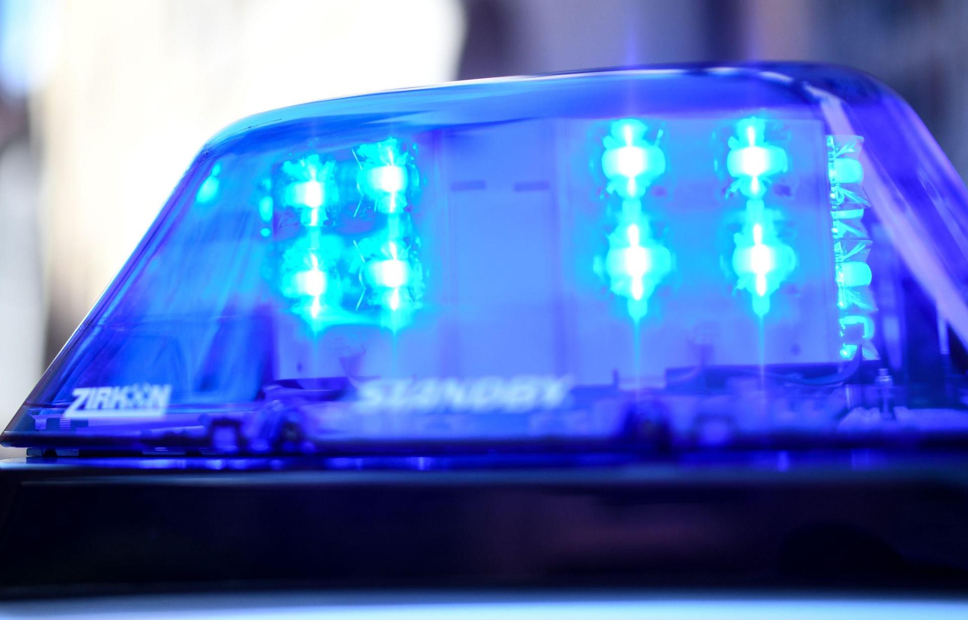In Leipzig ist ein Auto in mehrere Menschen gefahren. (Bild: Patrick Seeger/dpa)