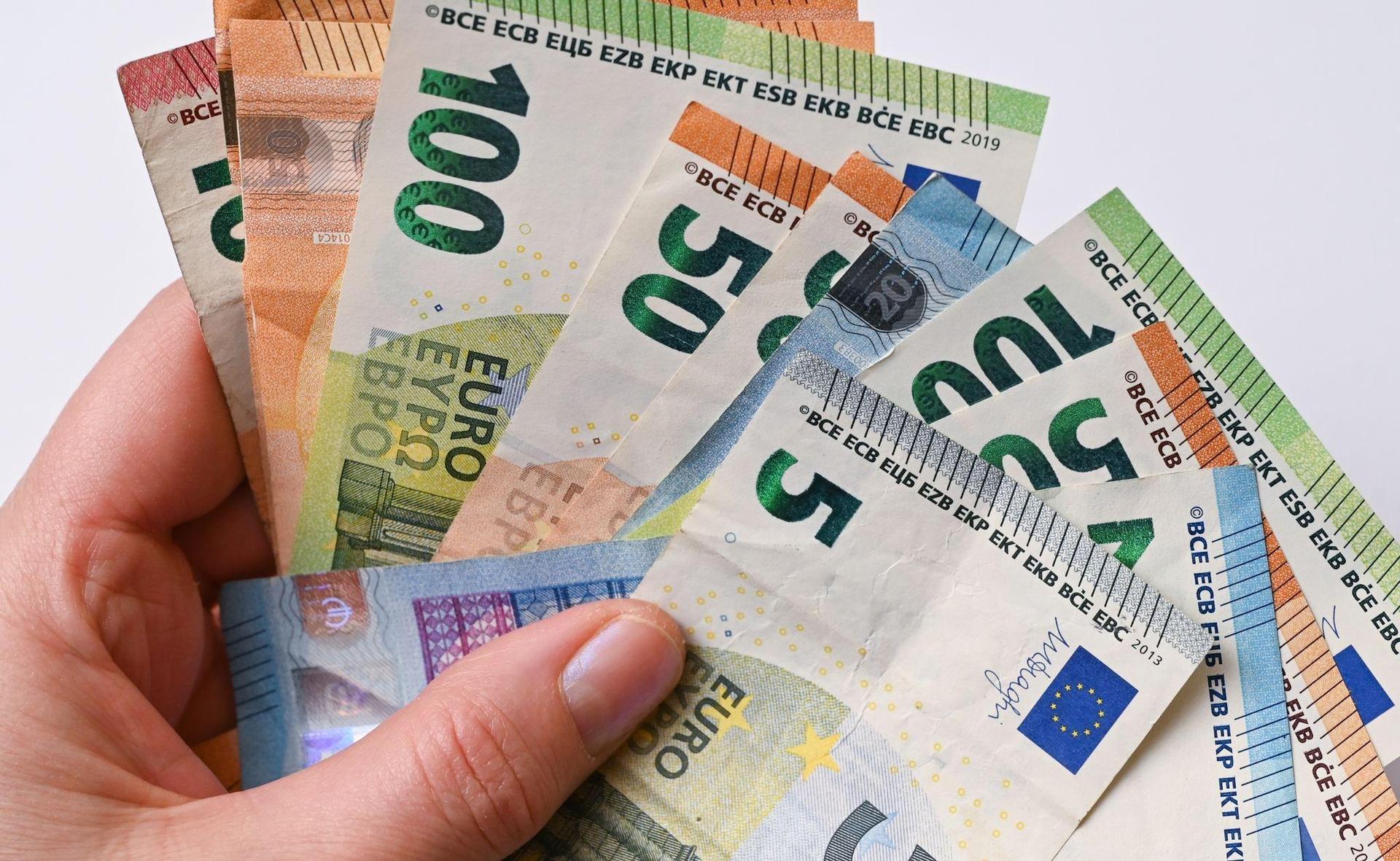 Finanzielle Unabhängigkeit steht bei vielen jungen Menschen ganz oben auf der Wunschliste. (Symbolbild: Patrick Pleul/dpa)
