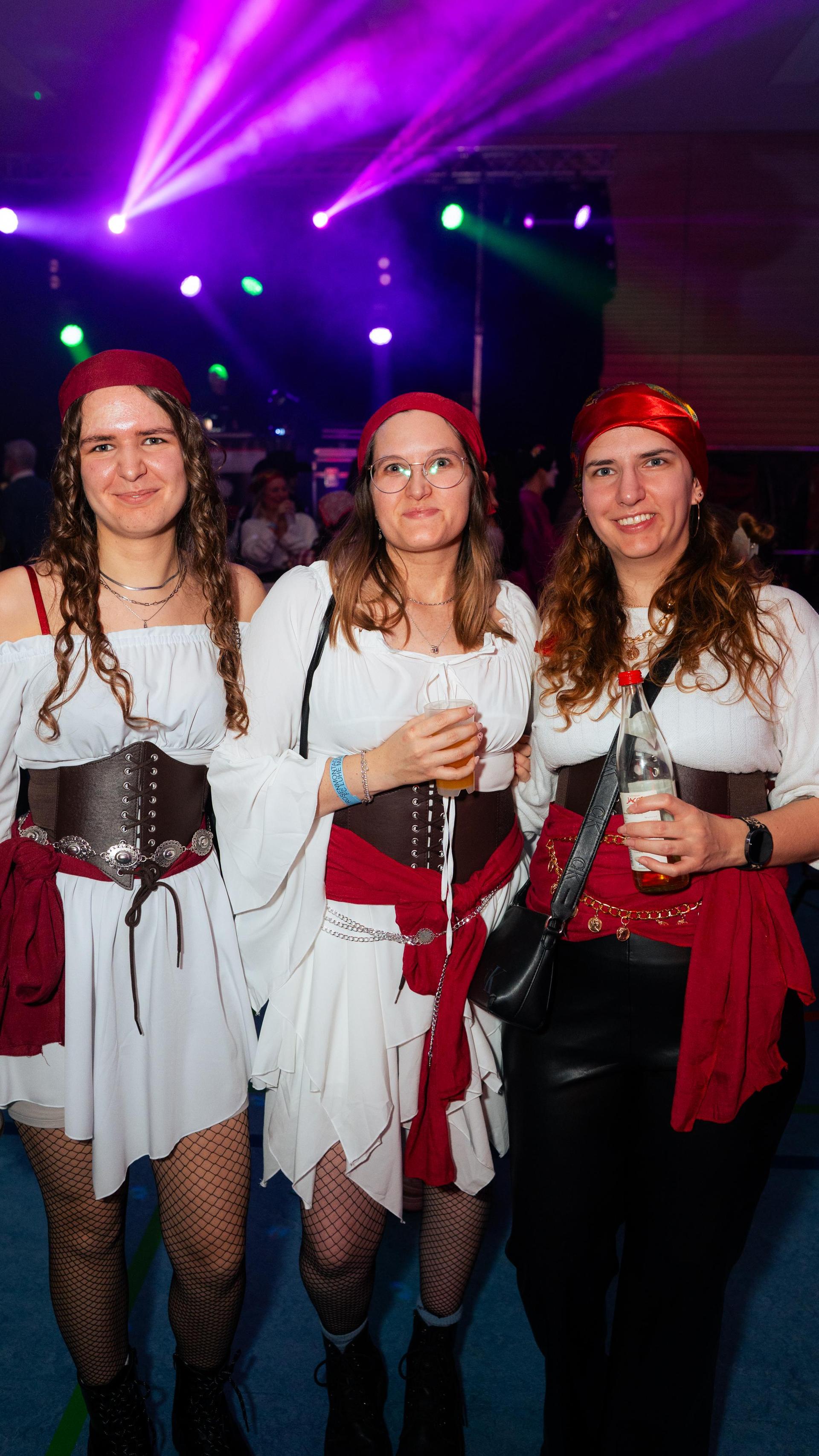 Beim Faschingsball des FC Luhe gings mit Vollgas weiter im Faschingstreiben.  (Bild: Hannes Stock)