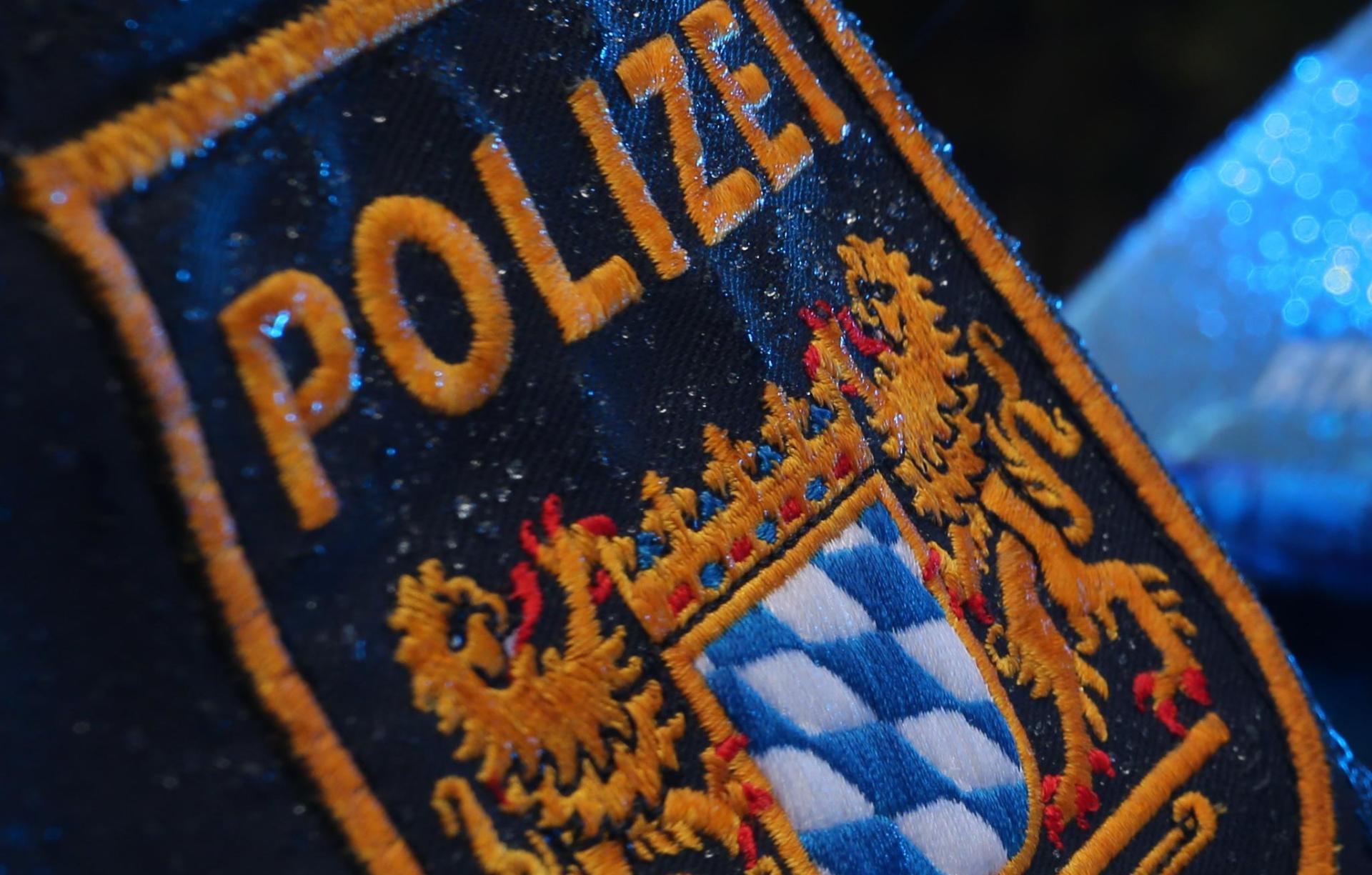 Kriminalpolizei Amberg sucht Zeugen: Unbekannter belästigt 13-Jährige in Linienbus.  (Symbolbild: Karl-Josef Hildenbrand/dpa)