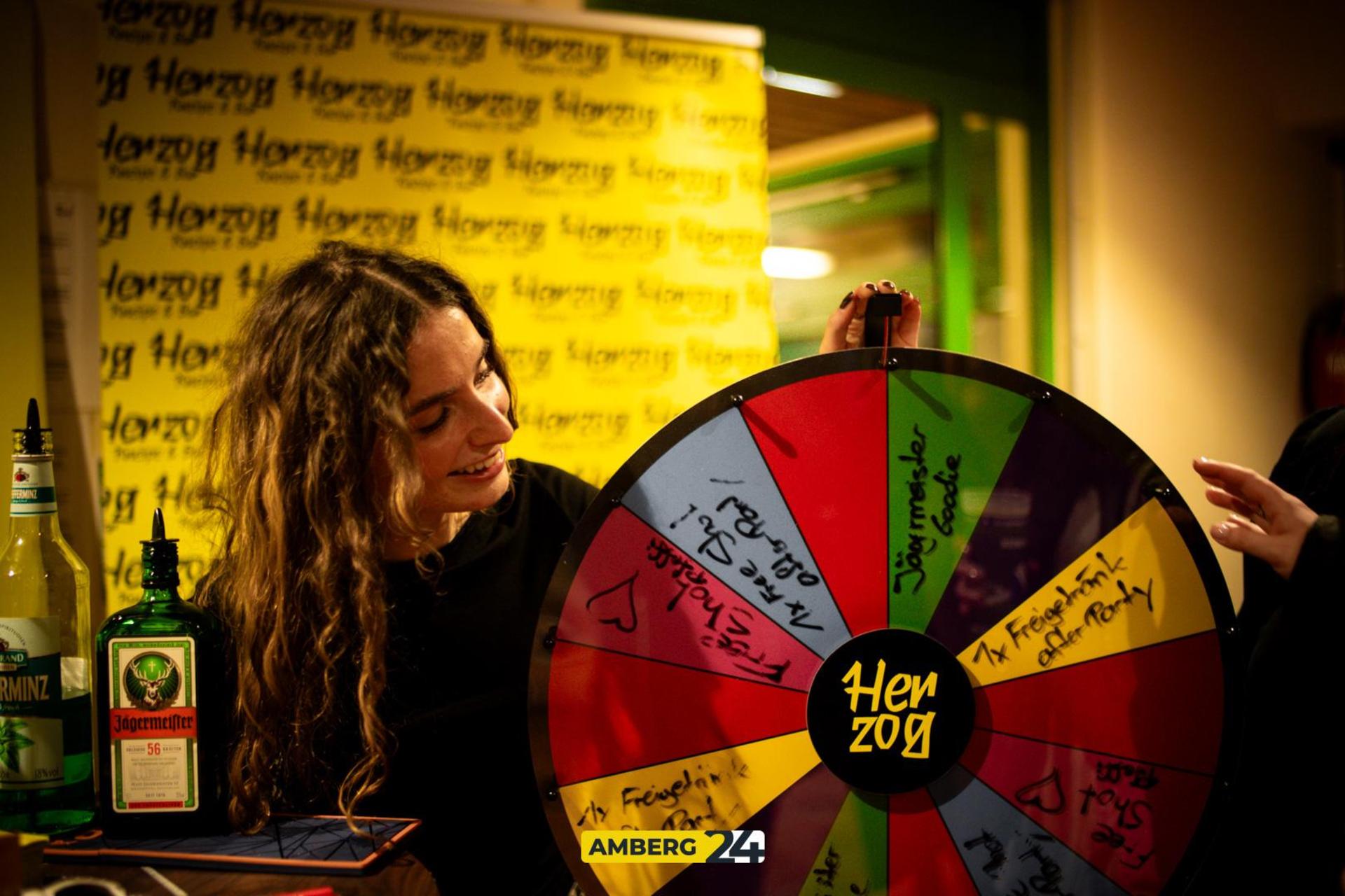 Im „Herzog” in Sulzbach-Rosenberg stieg am Samstag die Hallenmasters Afterparty. (Bild: Julia Bär)