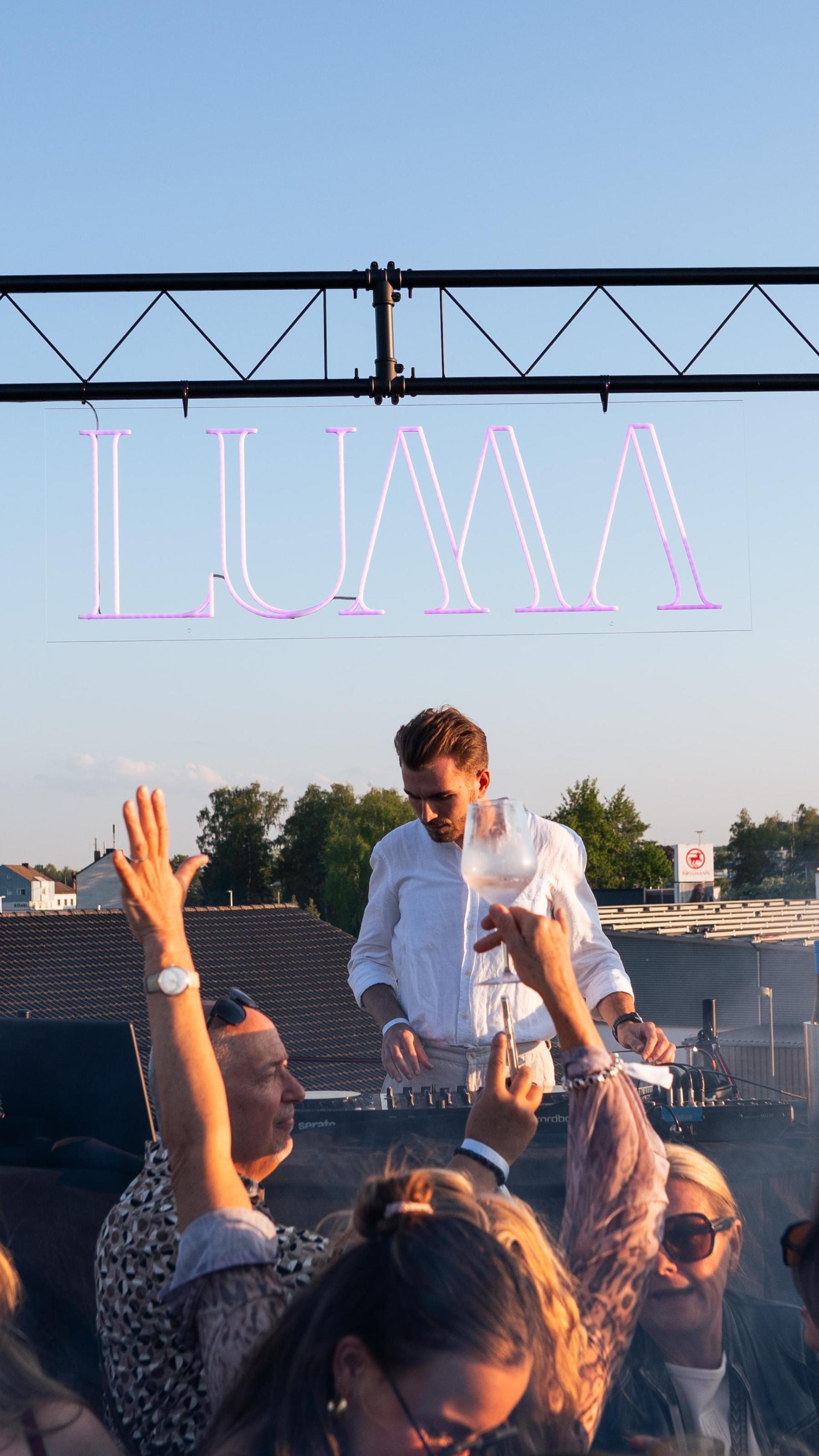 Die erste LUMA-Veranstaltung fand auf einer Dachterrasse in Weiden statt. (Bild: Hannes Stock)