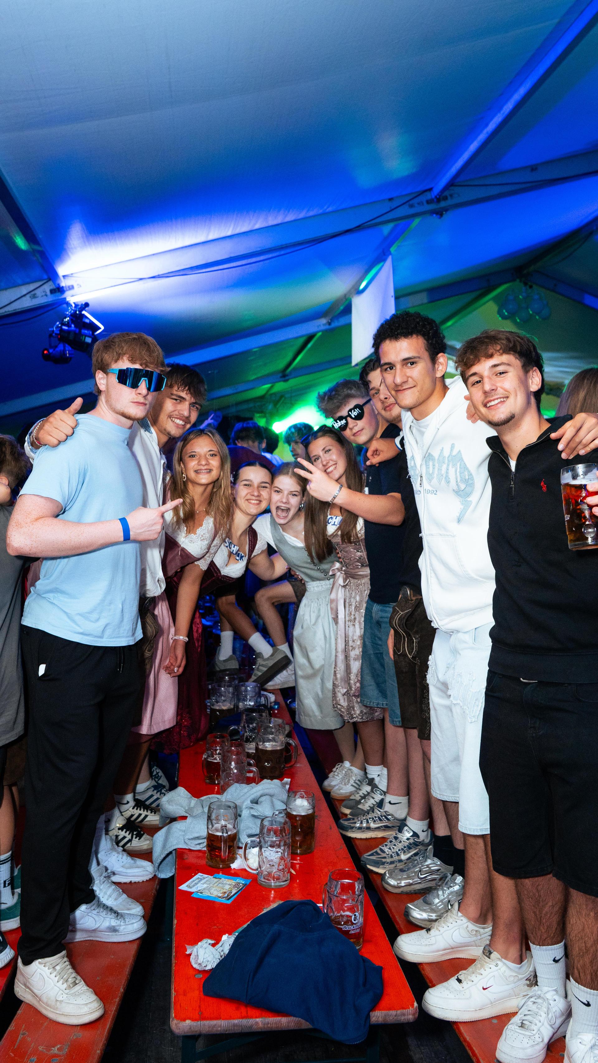 Gute Stimmung, volles Zelt und super Momentaufnahmen. (Bild: Hannes Stock)