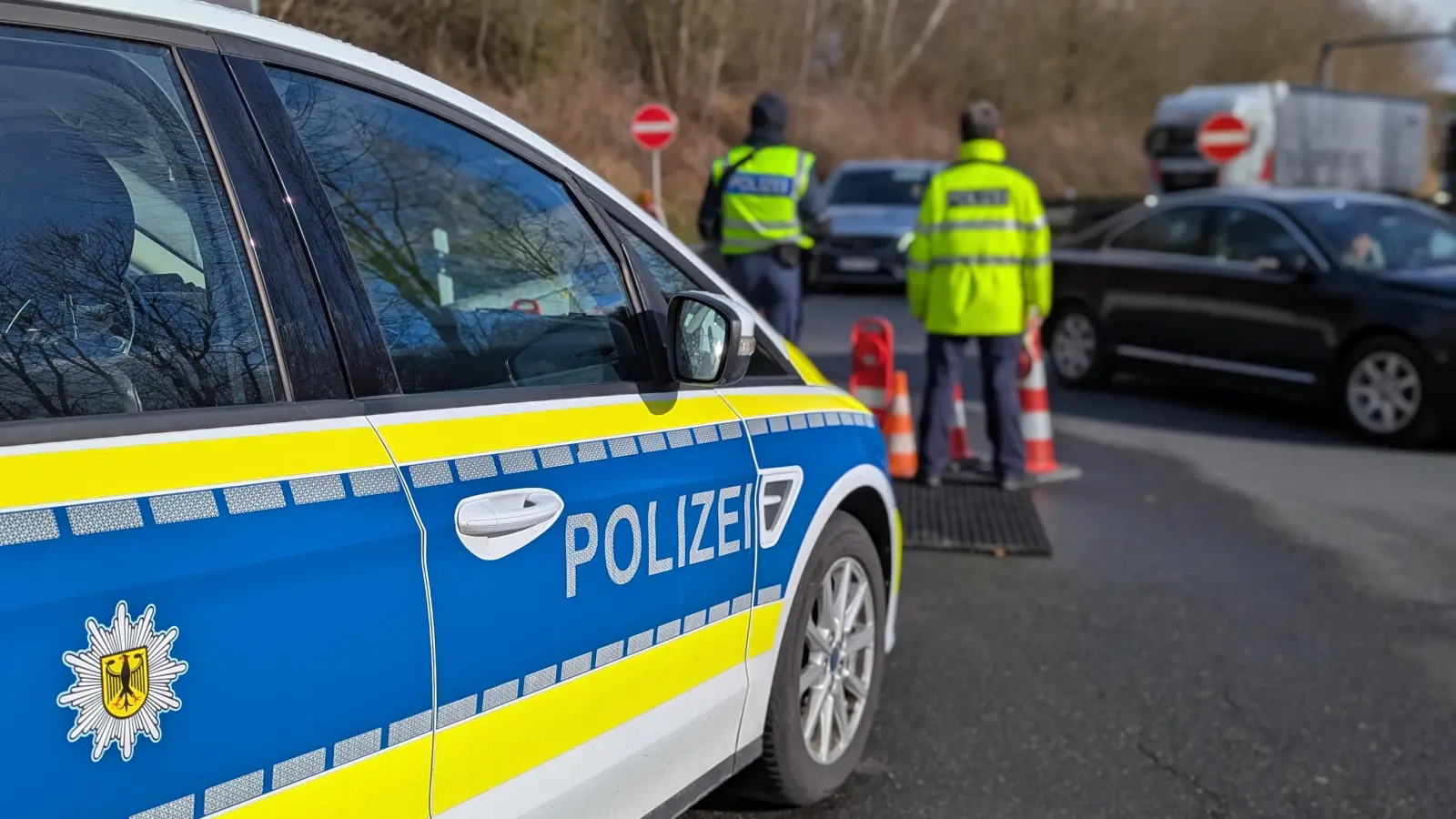 Die Bundespolizei Waidhaus hat am Wochenende bei Grenzkontrollen auf der A6 sechs Haftbefehle vollstreckt. (Symbolbild: Bundespolizei)