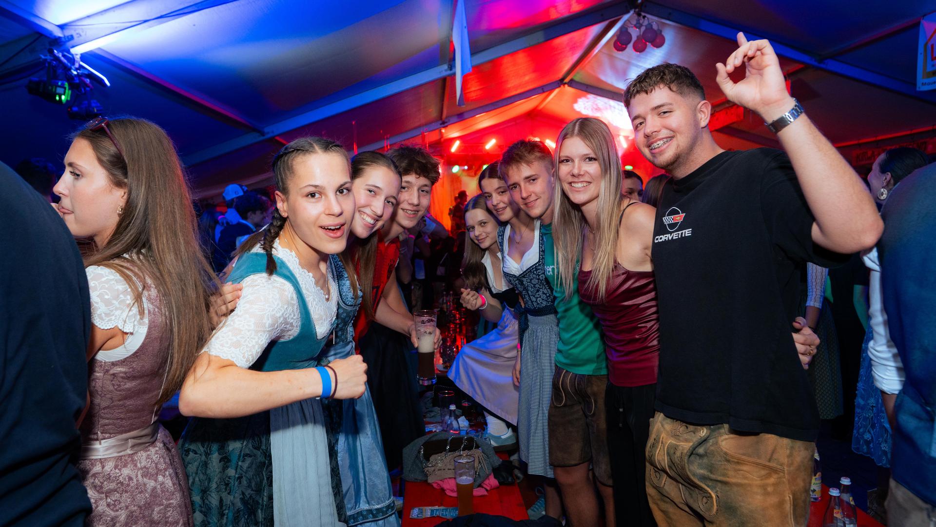 Gute Stimmung, volles Zelt und super Momentaufnahmen. (Bild: Hannes Stock)
