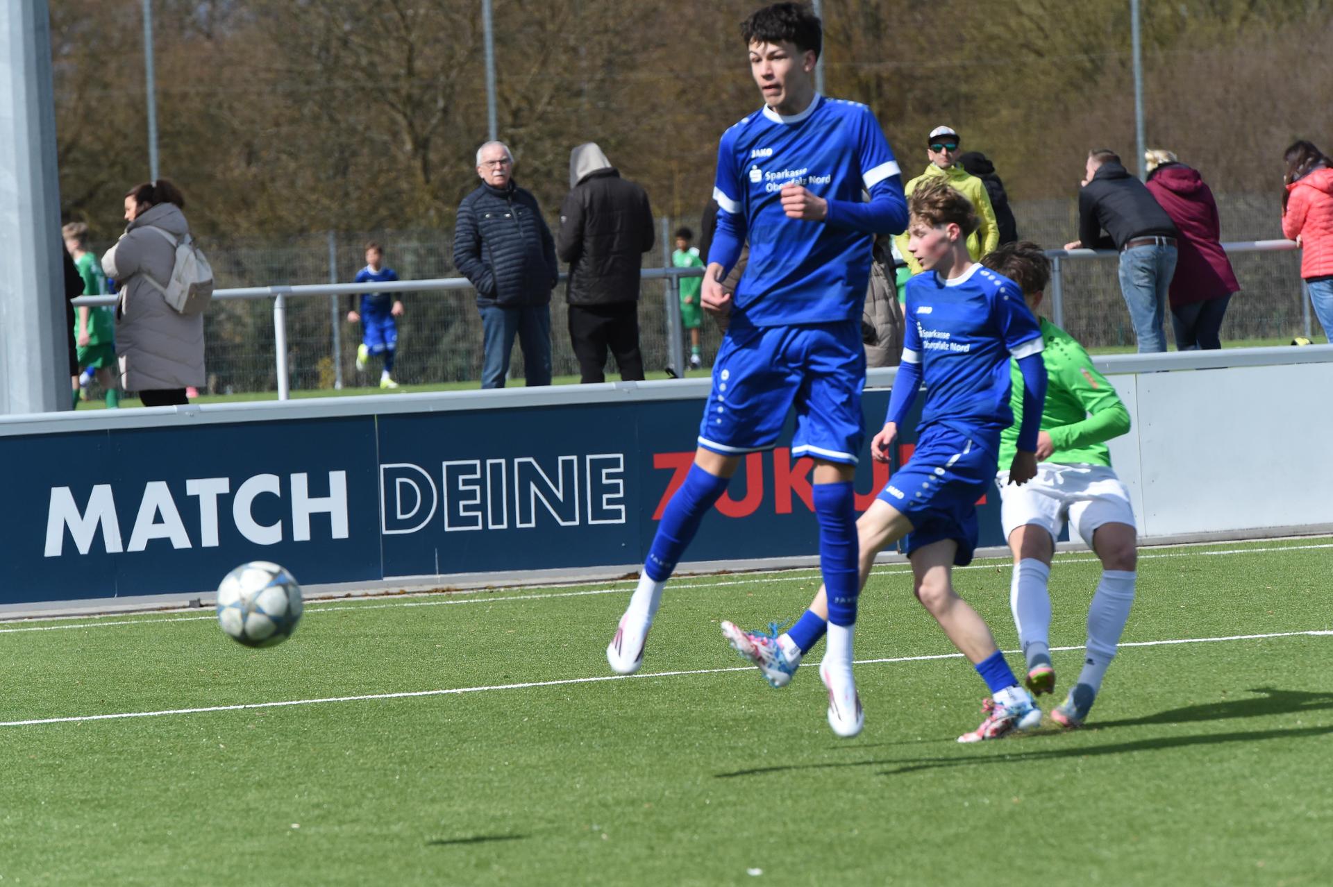 Bildergalerie der C-Junioren der SpVgg SV Weiden in der Bayernliga-Aufstiegsrunde. Die Weidener verloren die Partie mit 0:3 gegen Deggendorf.  (Bild: Gerhard Büttner)