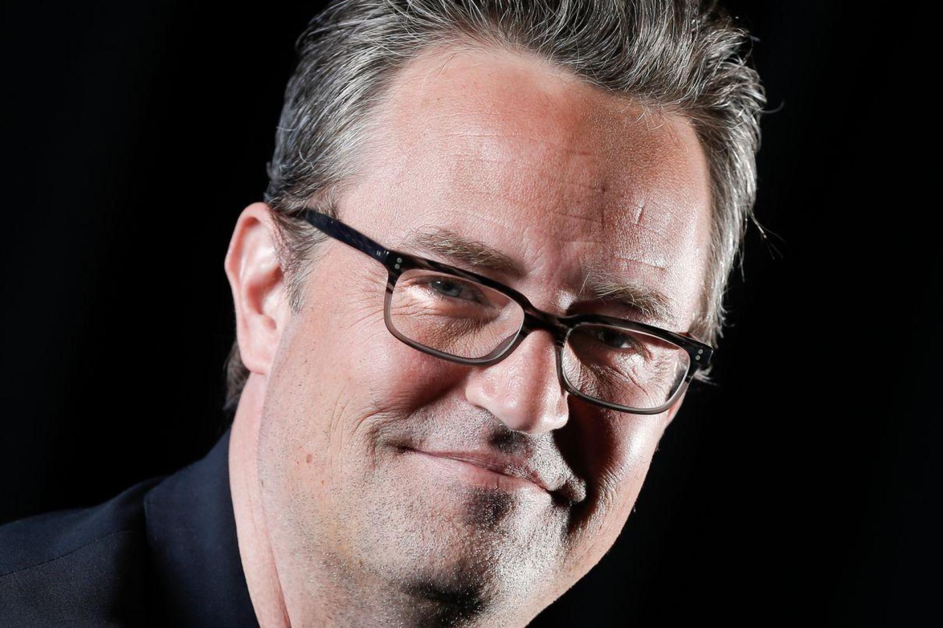 Das Leben von Matthew Perry ist das Thema einer dreiteiligen Doku-Serie auf Netflix. (Archivbild) (Bild: Brian Ach/AP/dpa)
