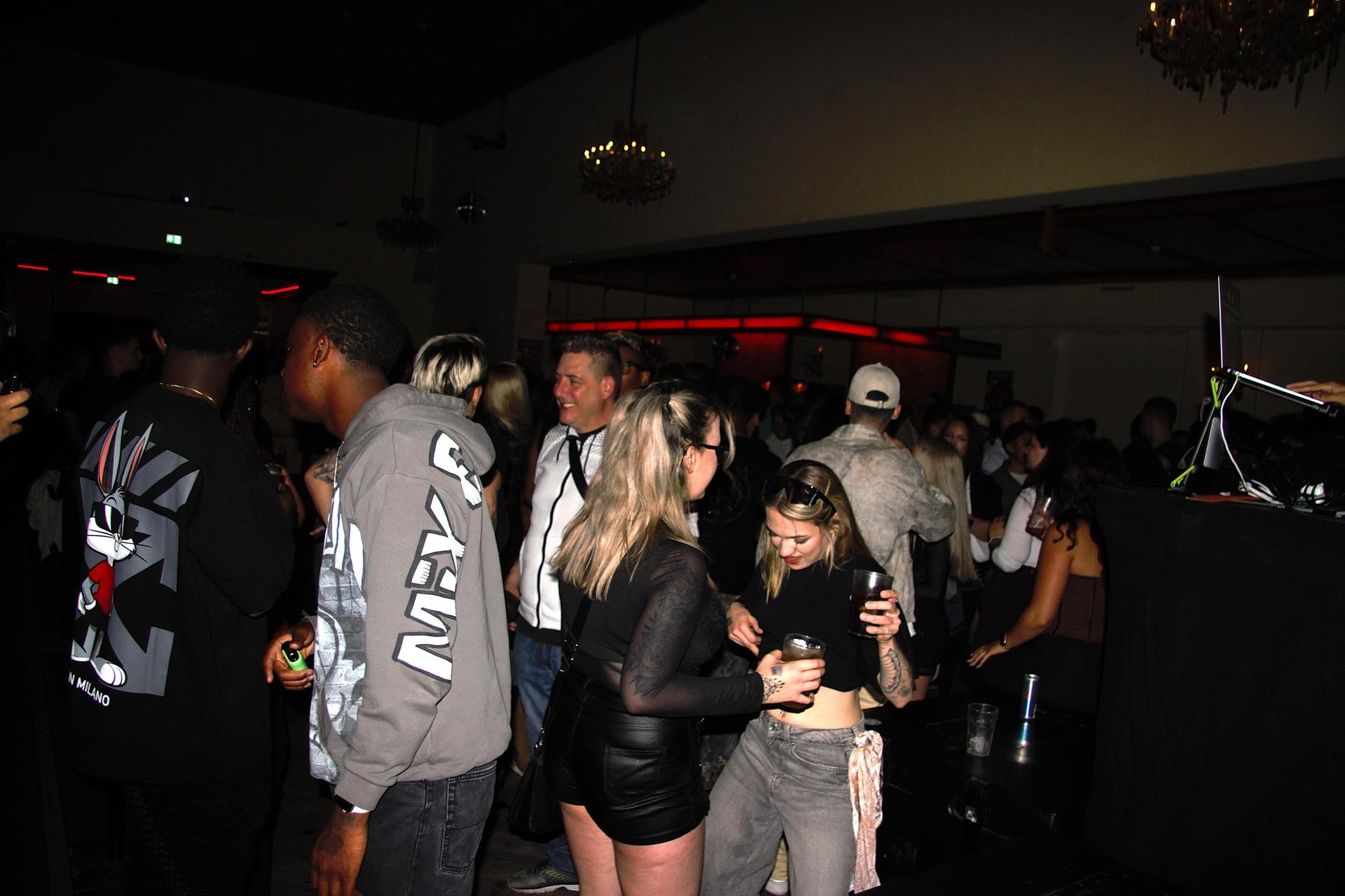 Am Samstag wummerten die Bässe durch den Casinosaal. Bei Models and Bottles war ordentlich was los. (Bild: Marlin Nixdorf)
