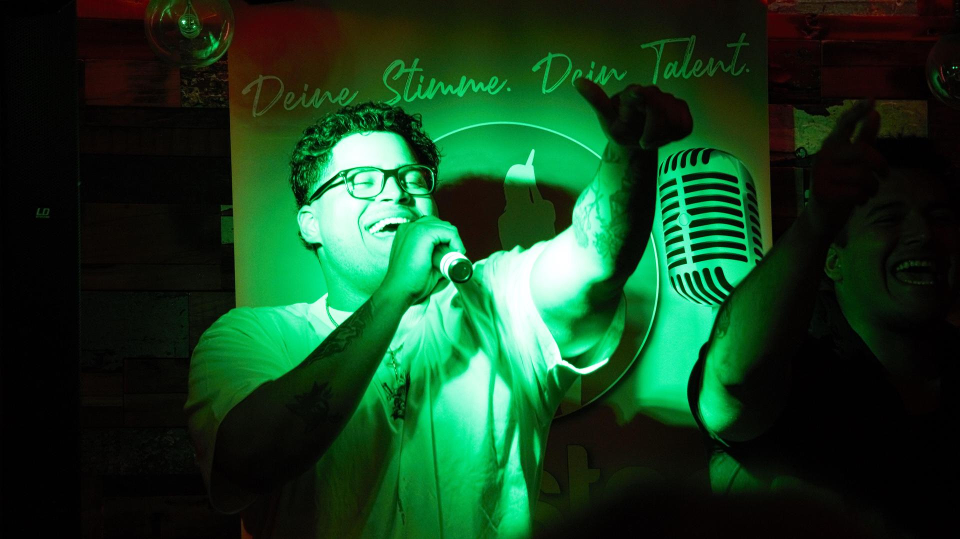 Am Freitag war Karaokeabend im Colomba. (Bild: Marlin Nixdorf)