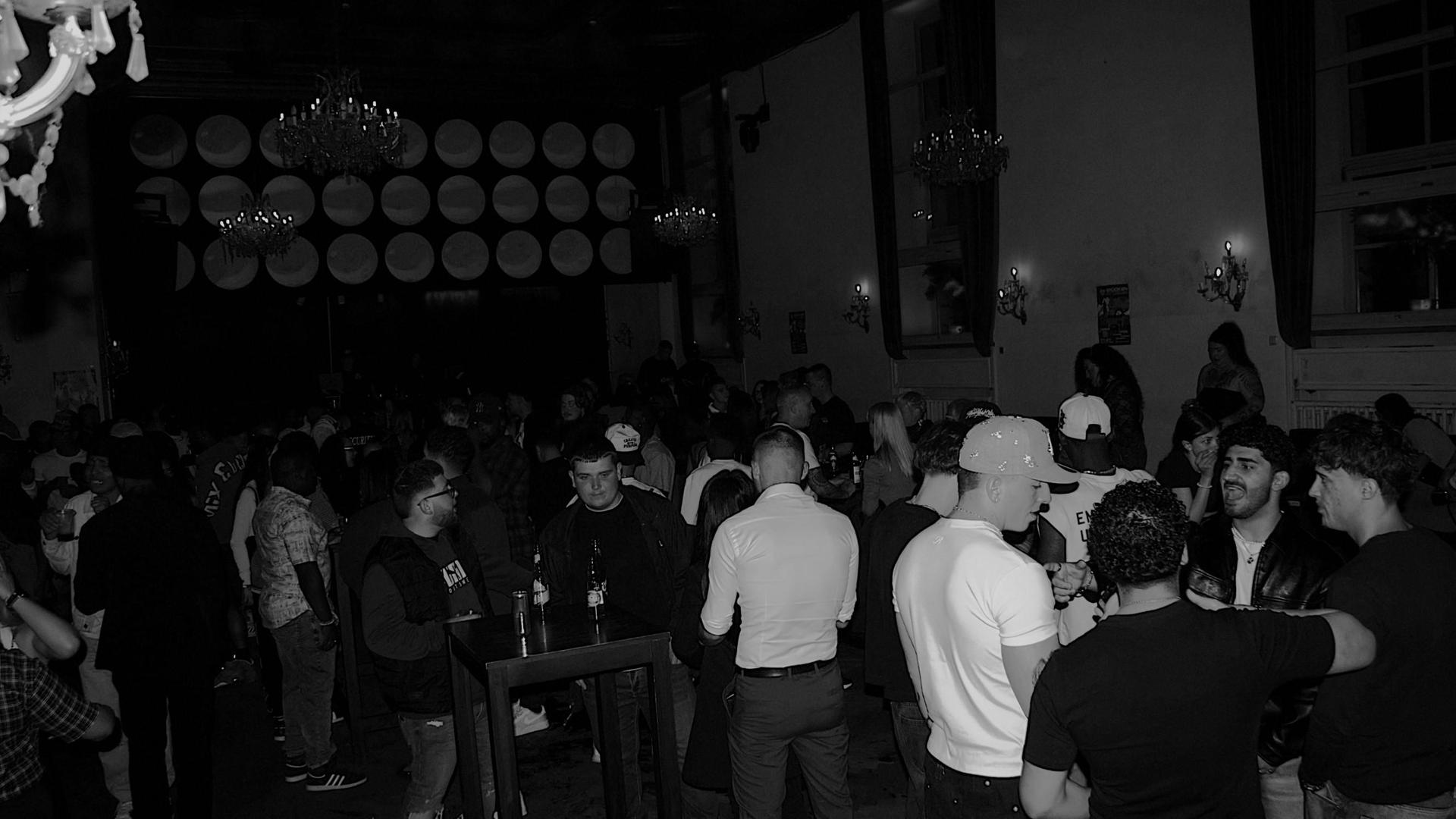 Am Samstag wummerten die Bässe durch den Casinosaal. Bei Models and Bottles war ordentlich was los. (Bild: Marlin Nixdorf)