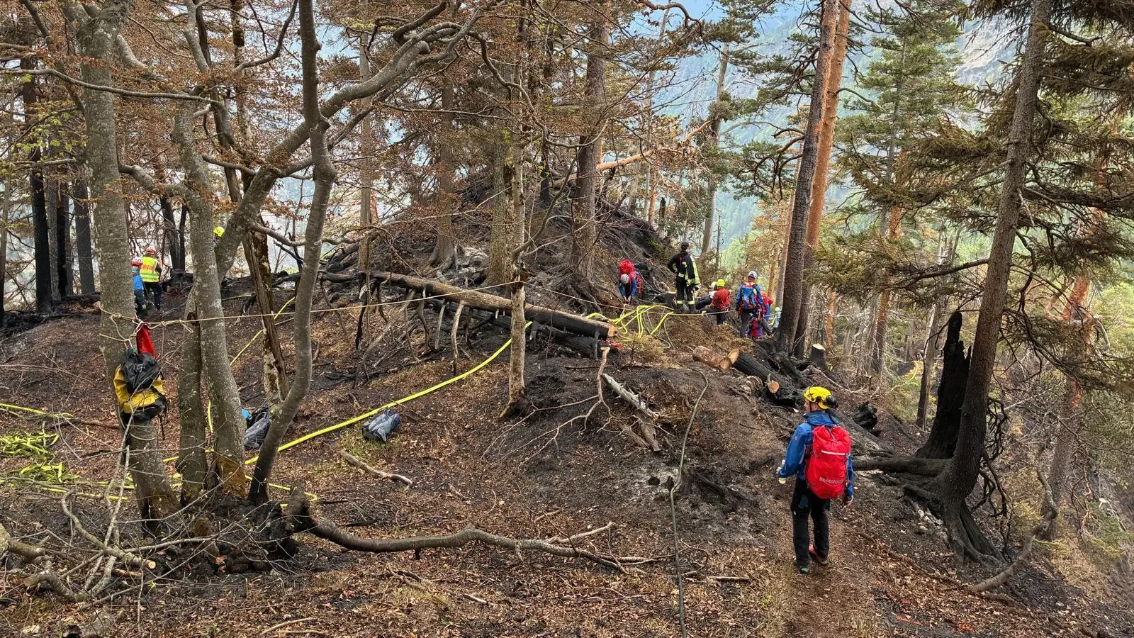 Beim Katastrophenfall aufgrund des Bergwaldbrandes in Ruhpolding sind Einsatzkräfte aus der Oberpfalz, vor allem aus dem Landkreis Amberg-Sulzbach mehrere Tage im Einsatz.  (Bild: Alexander Renner, Bergwacht Bayern)